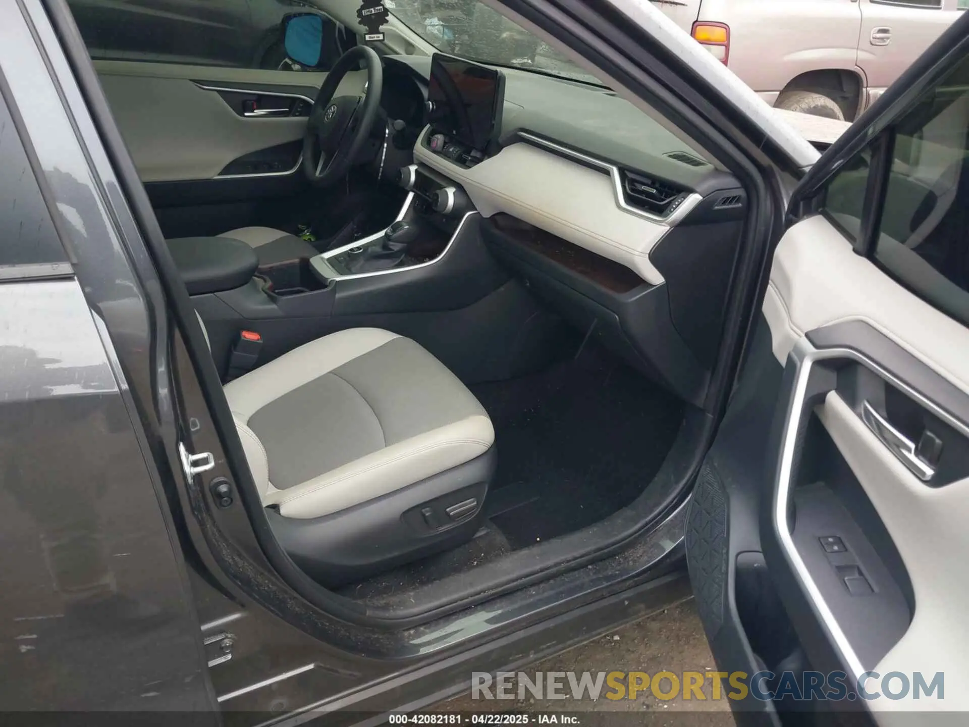 5 Photograph of a damaged car JTMD6RFV2RJ054091 TOYOTA RAV4 HYBRID 2024