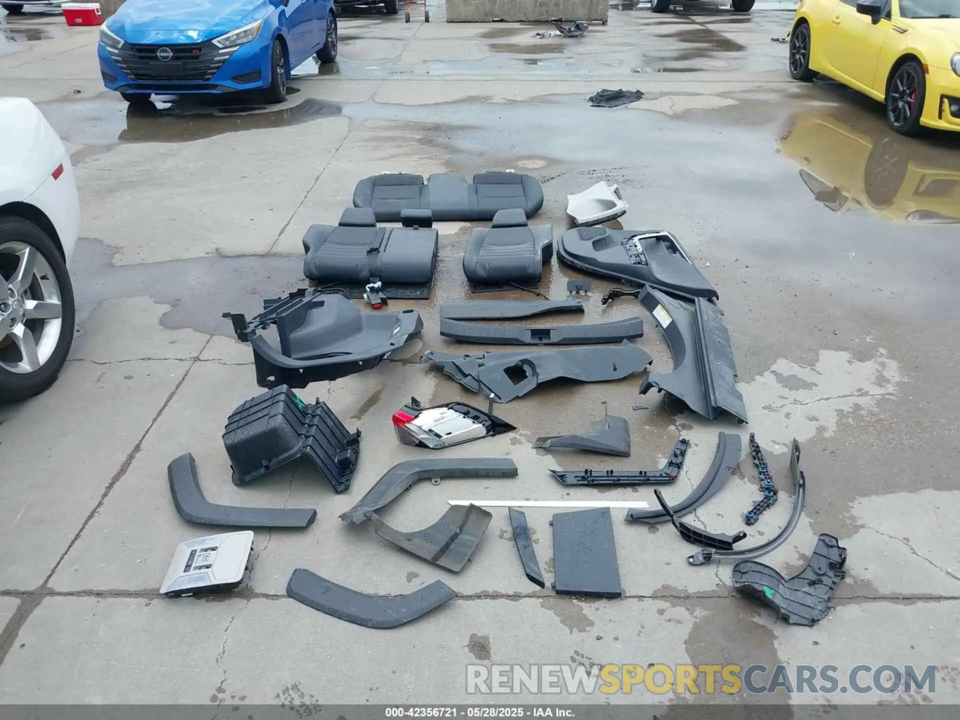 12 Photograph of a damaged car JTMD6RFV5RJ062086 TOYOTA RAV4 HYBRID 2024