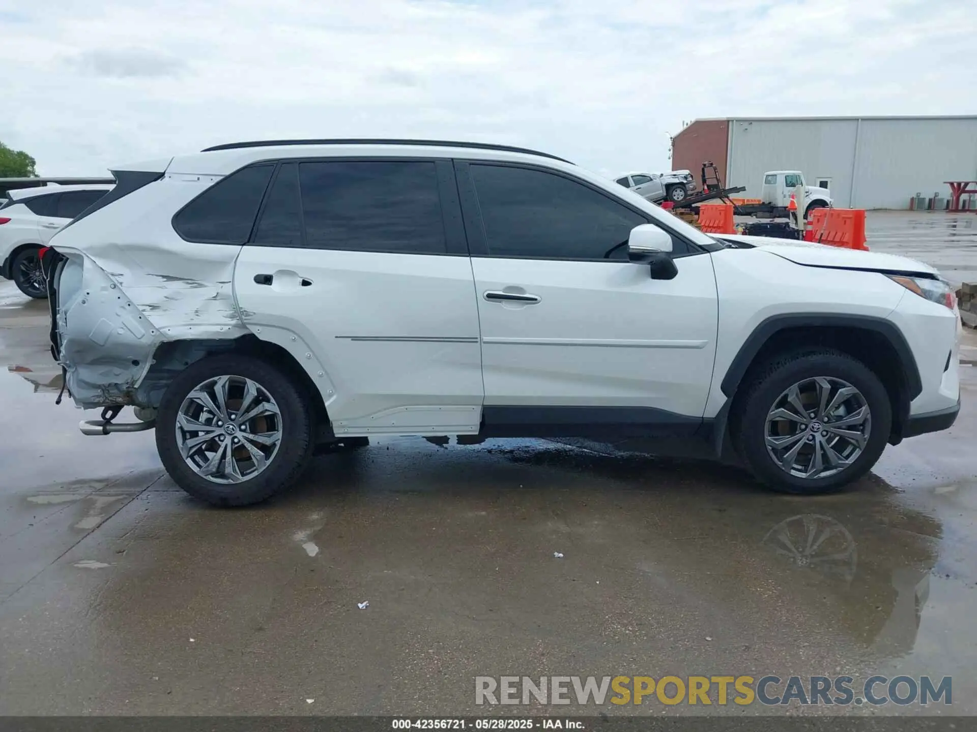 14 Photograph of a damaged car JTMD6RFV5RJ062086 TOYOTA RAV4 HYBRID 2024