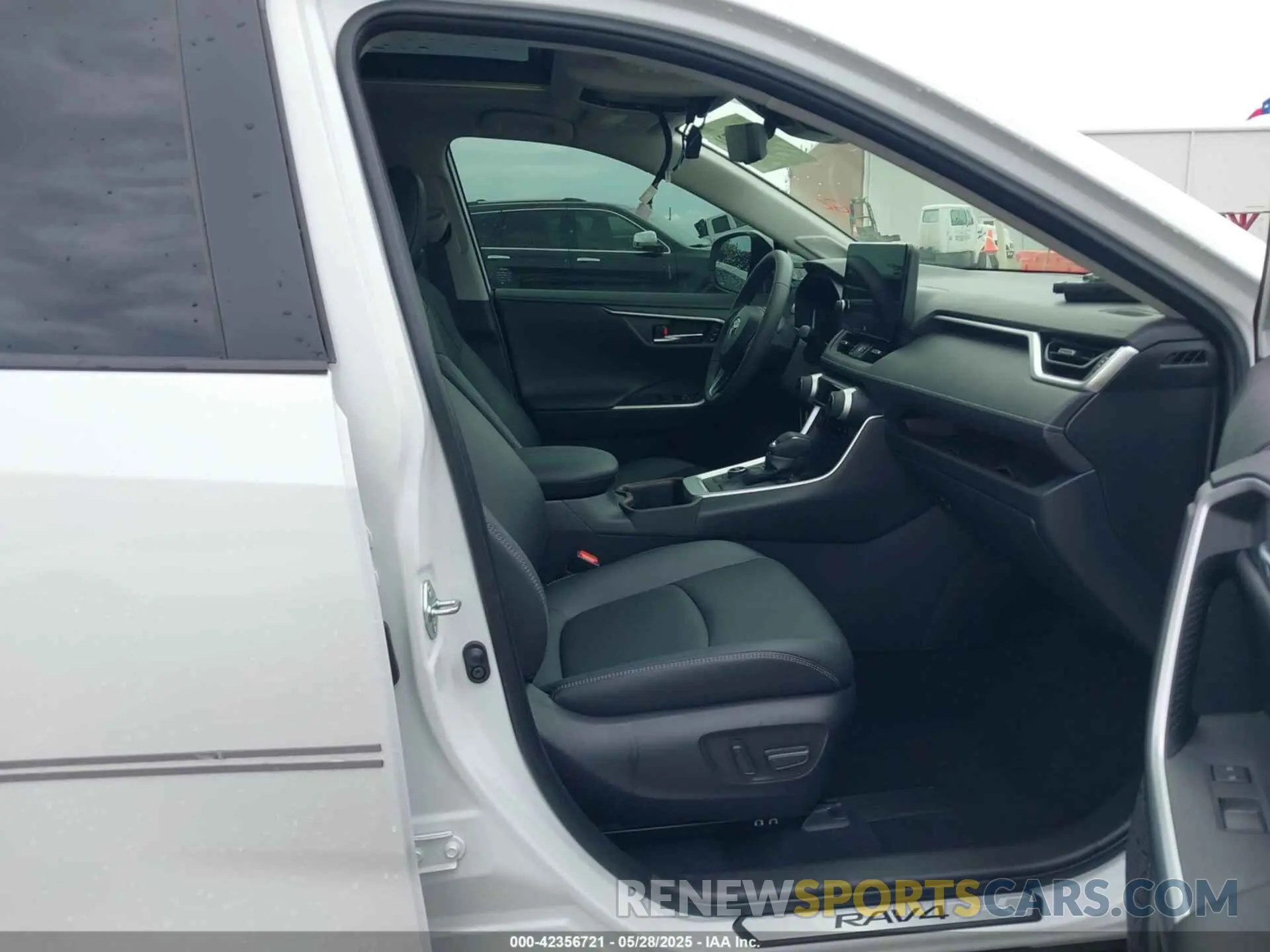 5 Photograph of a damaged car JTMD6RFV5RJ062086 TOYOTA RAV4 HYBRID 2024