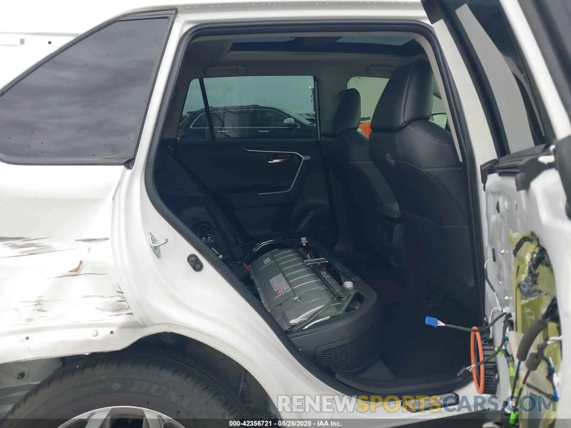 8 Photograph of a damaged car JTMD6RFV5RJ062086 TOYOTA RAV4 HYBRID 2024