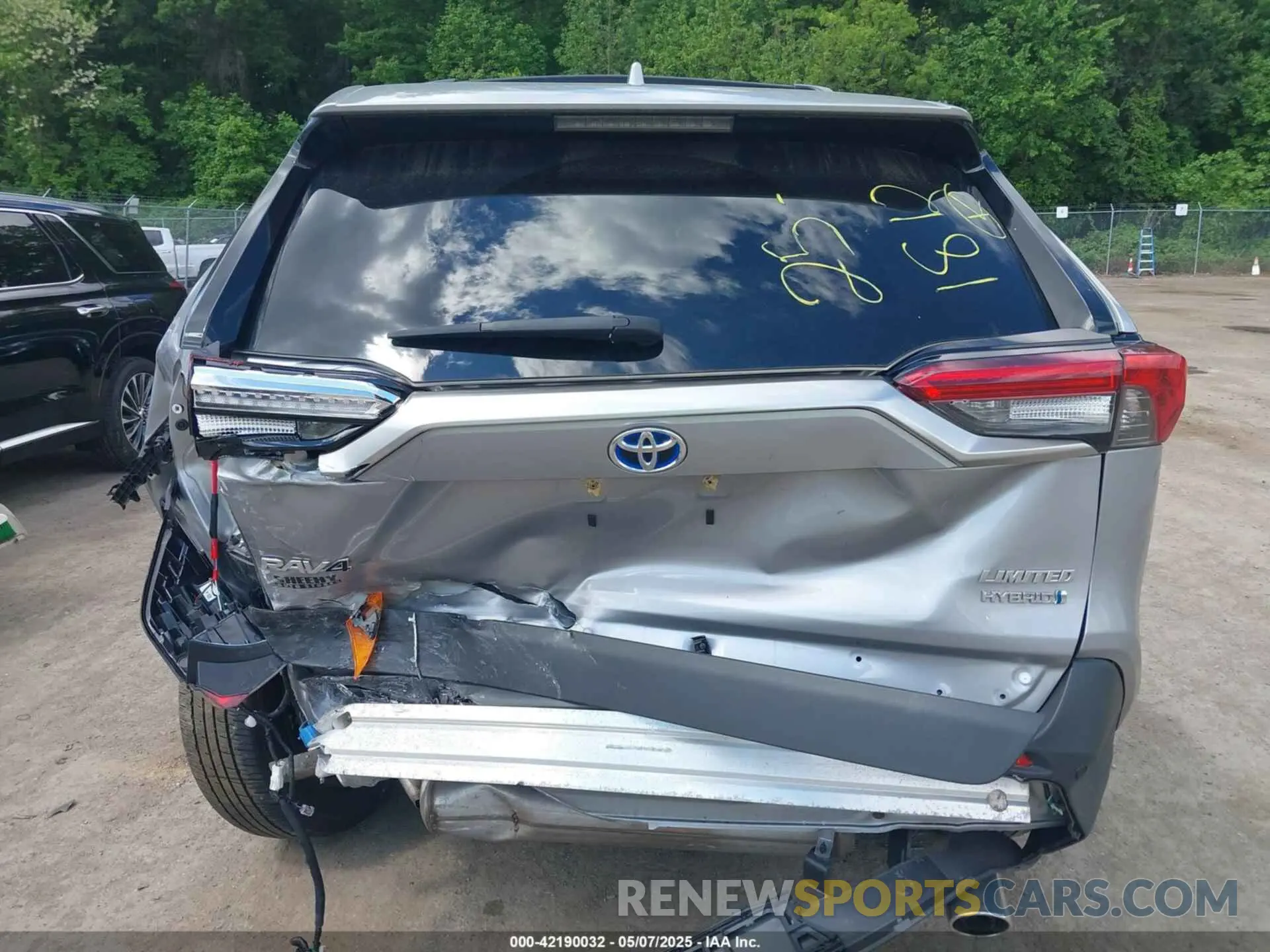 16 Photograph of a damaged car JTMD6RFV6RD128627 TOYOTA RAV4 HYBRID 2024