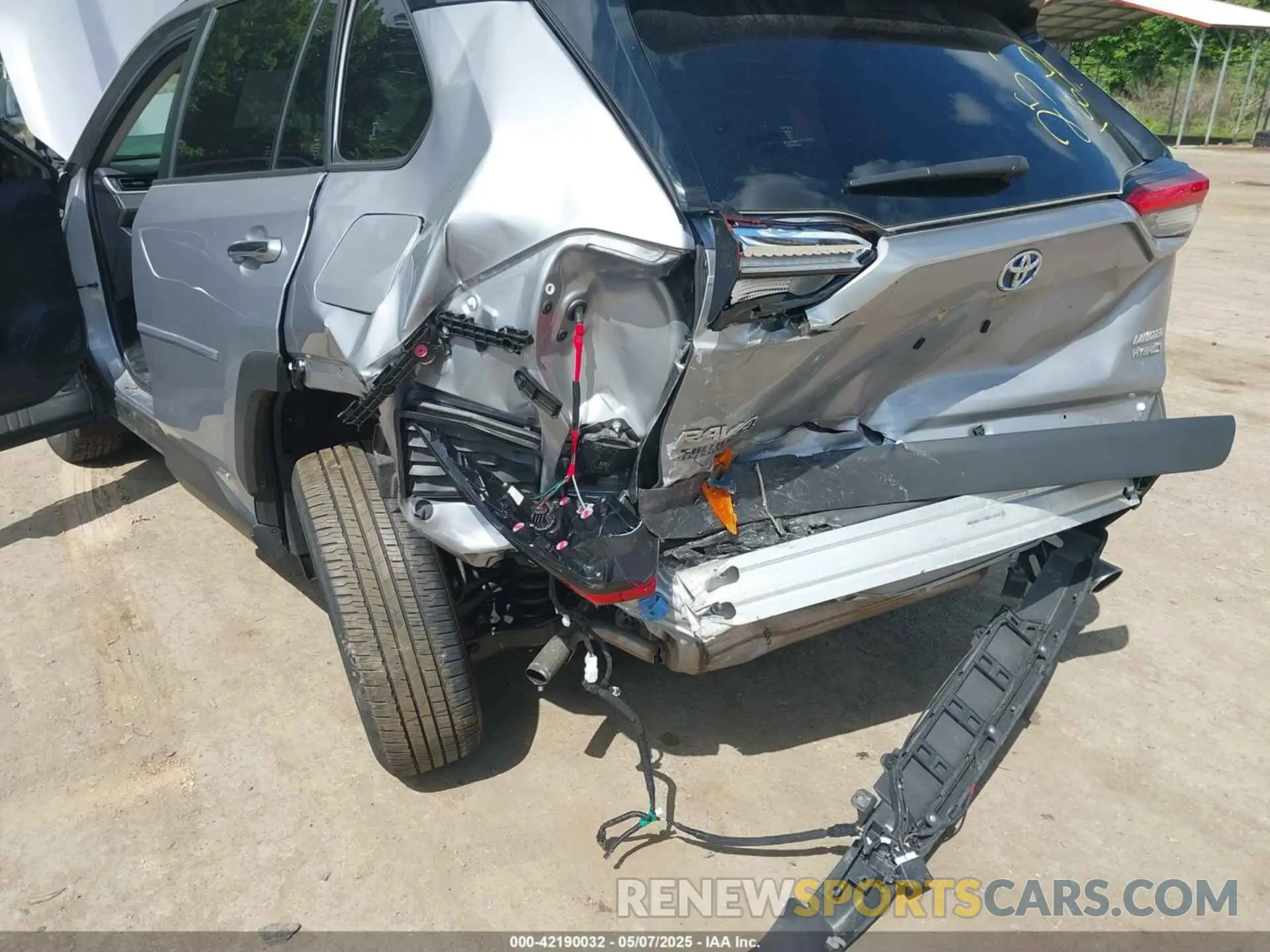 6 Photograph of a damaged car JTMD6RFV6RD128627 TOYOTA RAV4 HYBRID 2024