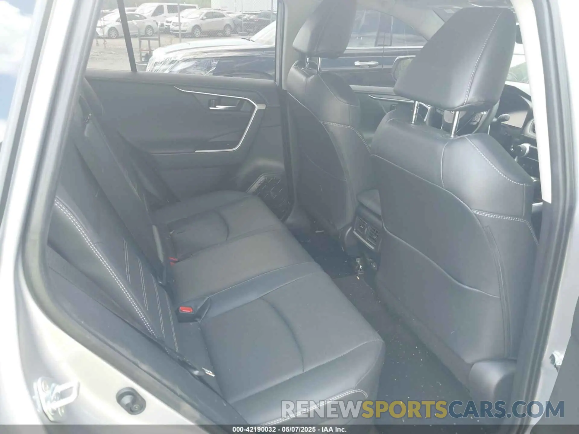 8 Photograph of a damaged car JTMD6RFV6RD128627 TOYOTA RAV4 HYBRID 2024