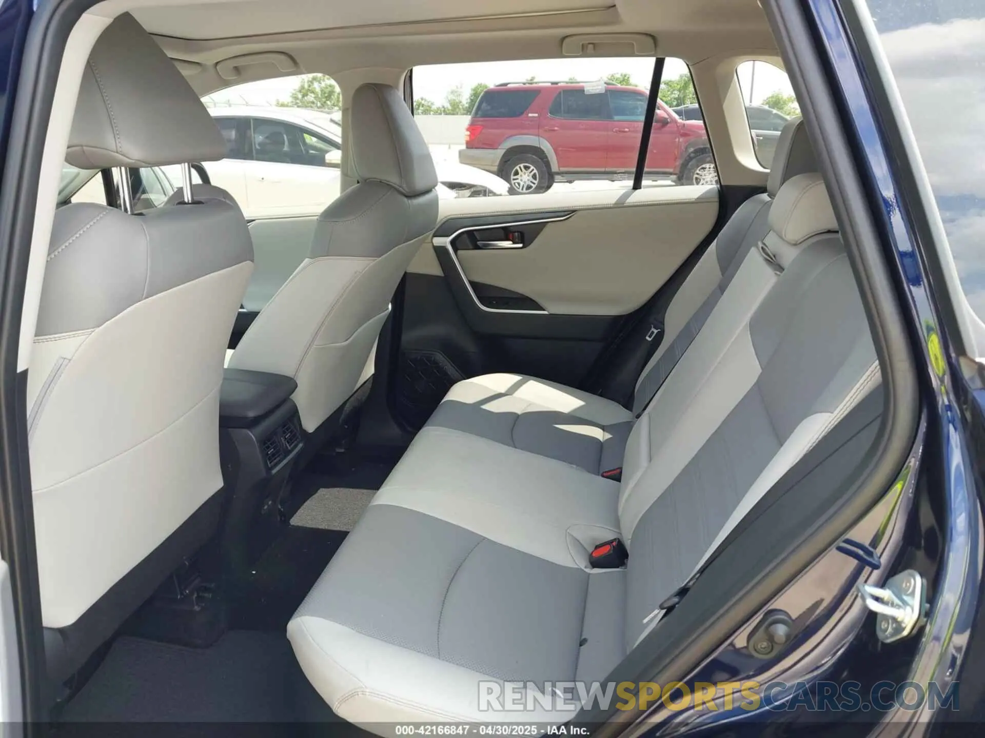 8 Photograph of a damaged car JTMD6RFV9RD128301 TOYOTA RAV4 HYBRID 2024