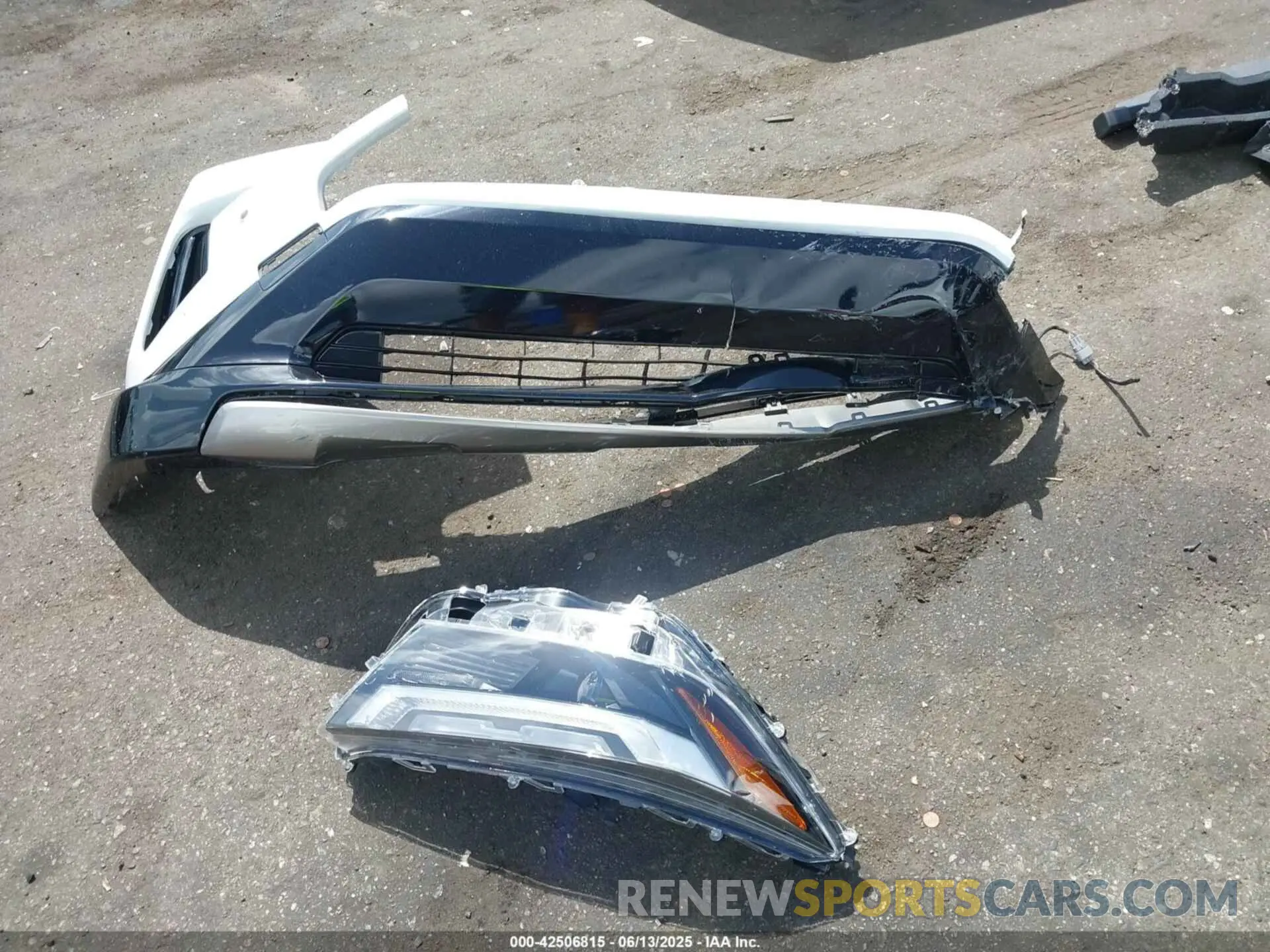 12 Photograph of a damaged car JTME6RFV0RD563096 TOYOTA RAV4 HYBRID 2024