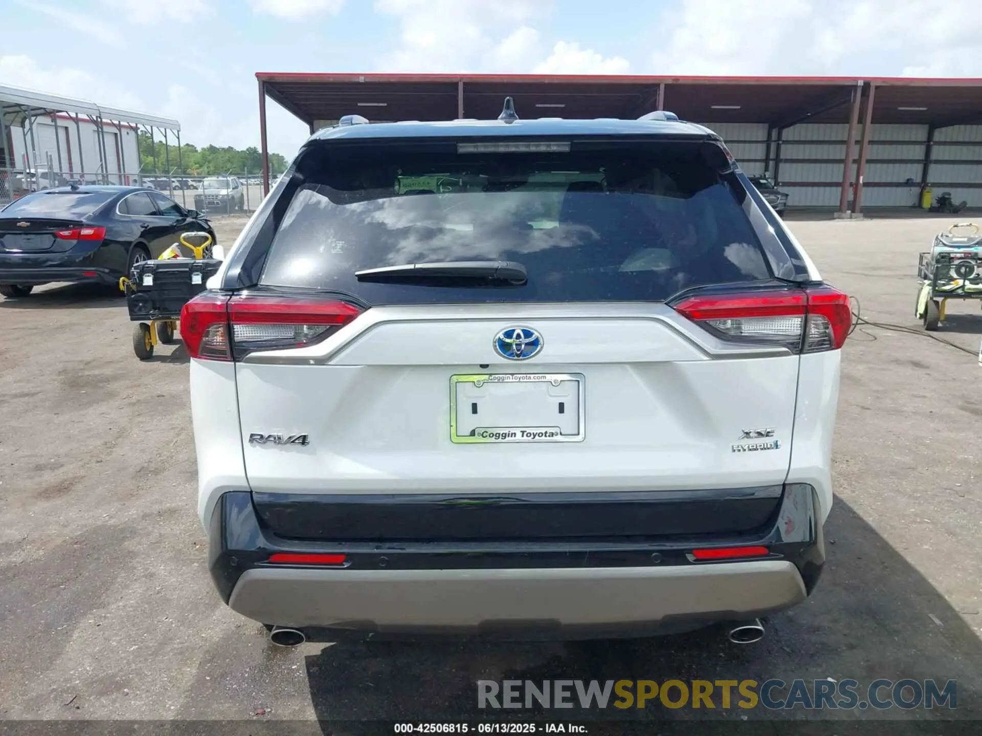 17 Photograph of a damaged car JTME6RFV0RD563096 TOYOTA RAV4 HYBRID 2024