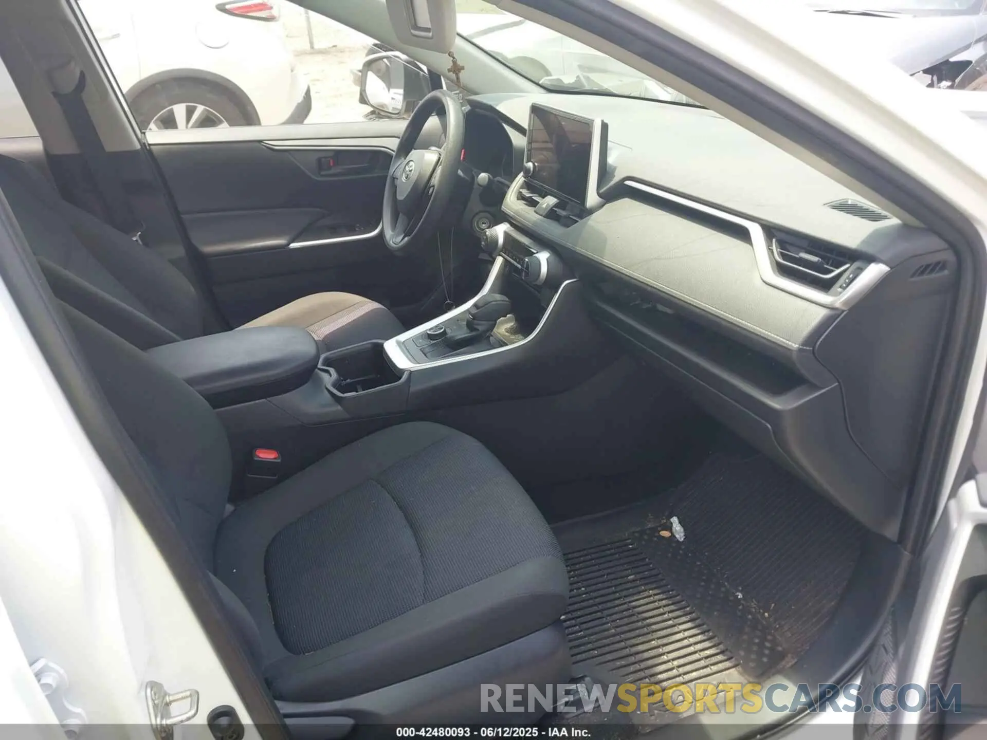 5 Photograph of a damaged car JTMMWRFV0RD243689 TOYOTA RAV4 HYBRID 2024