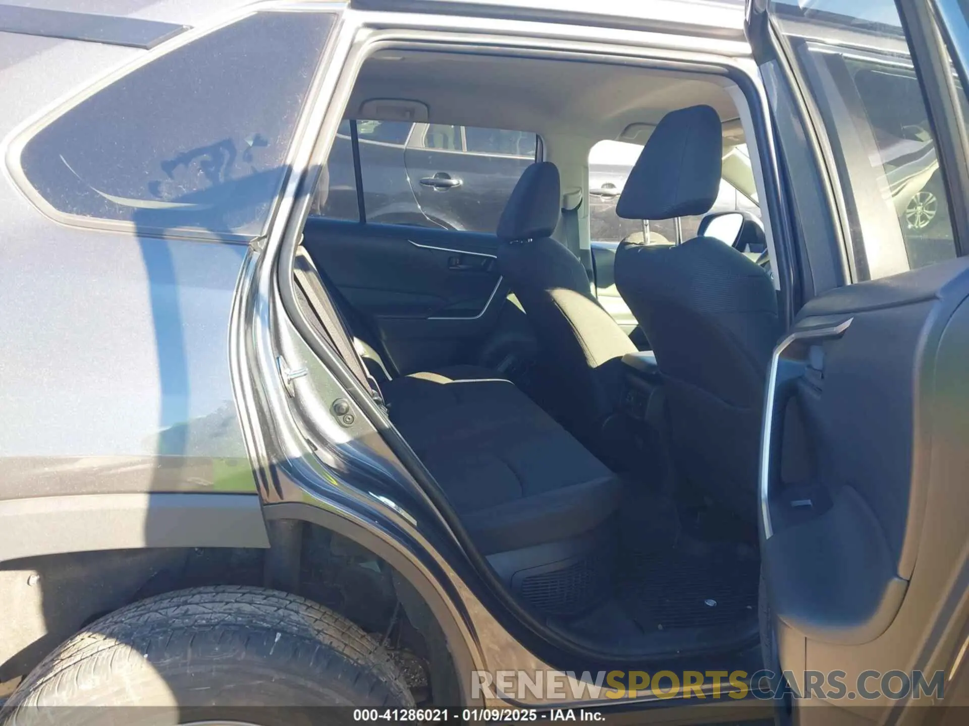 8 Photograph of a damaged car JTMMWRFV9RD239043 TOYOTA RAV4 HYBRID 2024