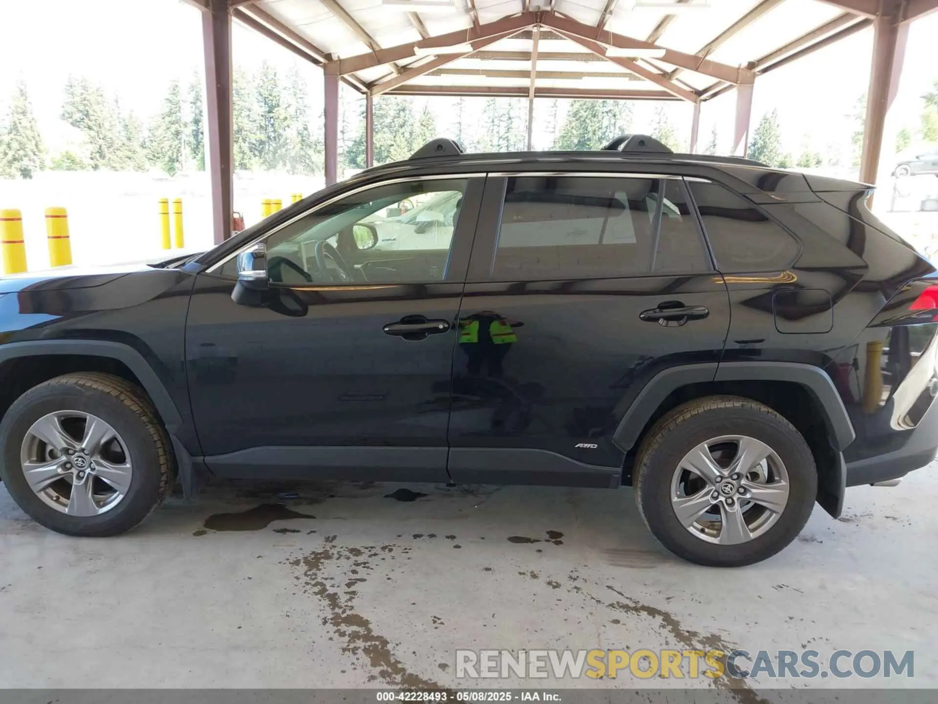 14 Photograph of a damaged car JTMRWRFV3RD209462 TOYOTA RAV4 HYBRID 2024