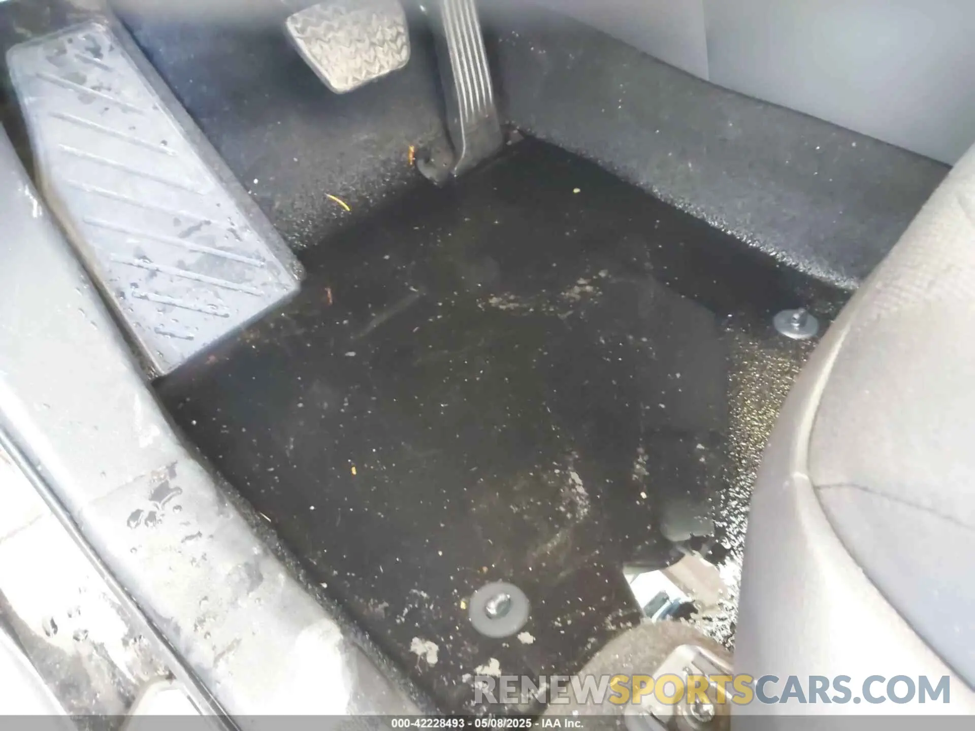 6 Photograph of a damaged car JTMRWRFV3RD209462 TOYOTA RAV4 HYBRID 2024