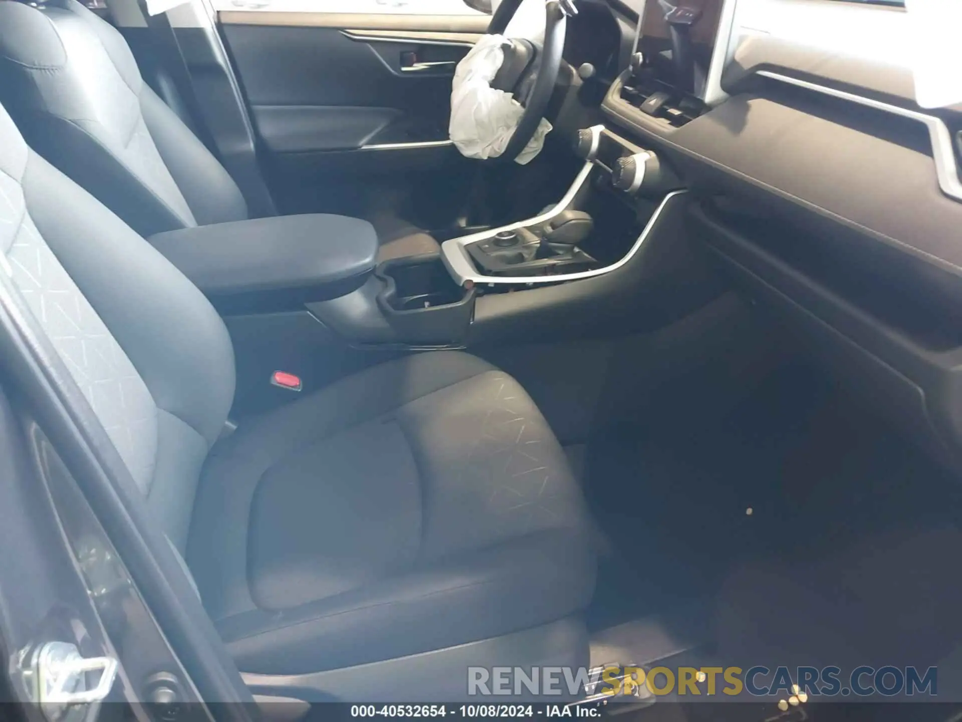 5 Photograph of a damaged car JTMRWRFV7RD236728 TOYOTA RAV4 HYBRID 2024