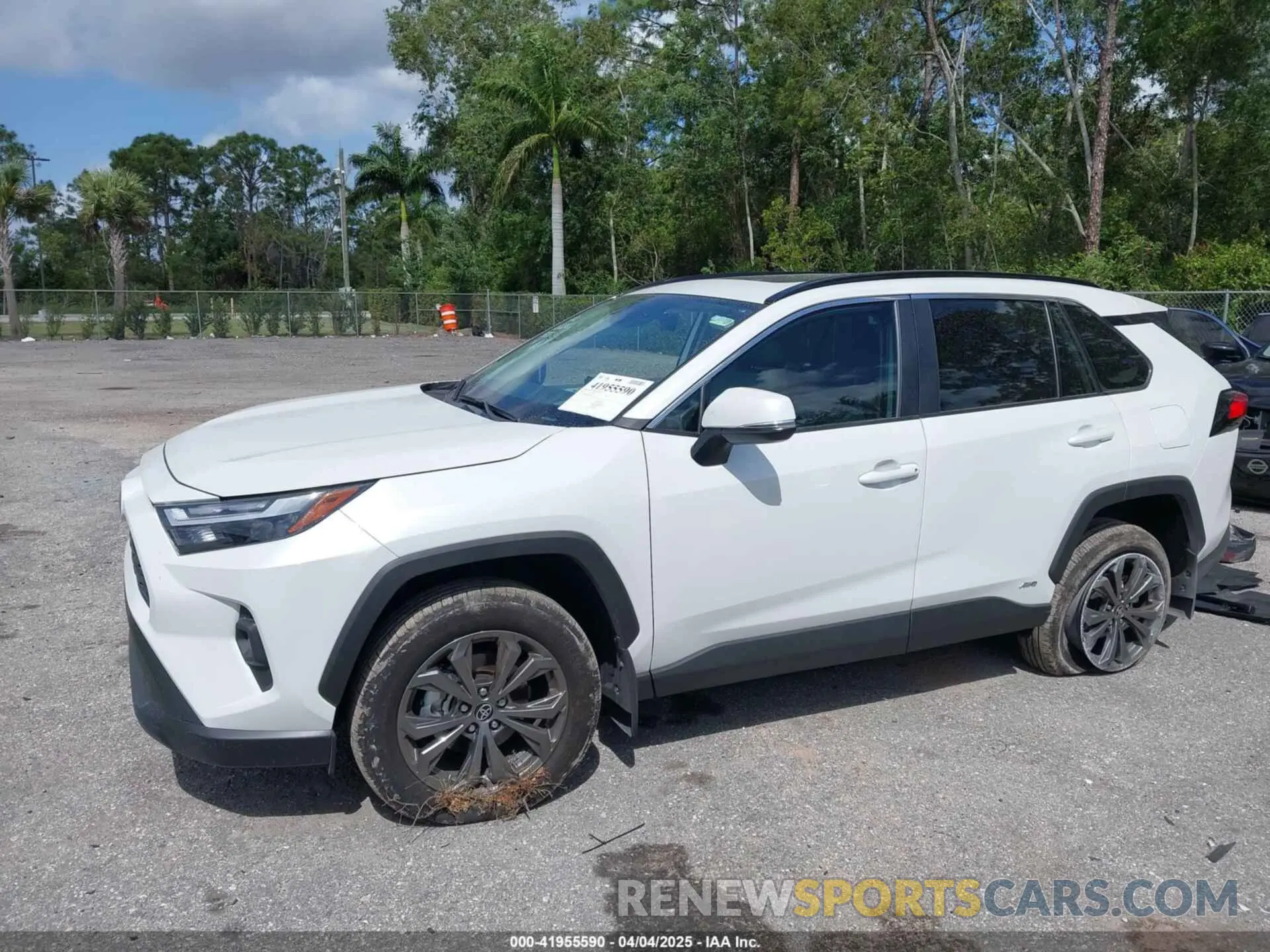 2 Photograph of a damaged car 2T3B6RFV8SW088261 TOYOTA RAV4 HYBRID 2025