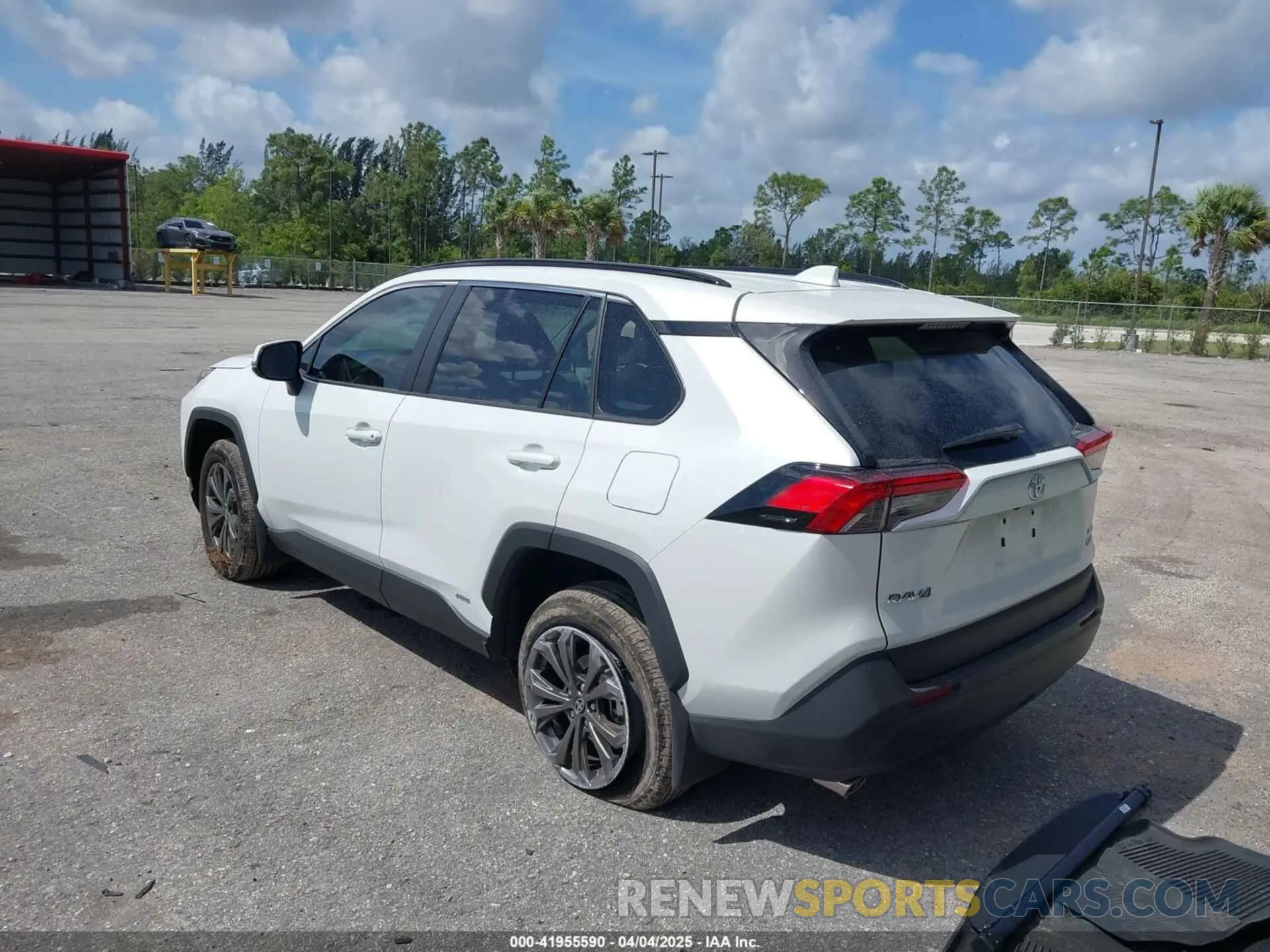 3 Photograph of a damaged car 2T3B6RFV8SW088261 TOYOTA RAV4 HYBRID 2025