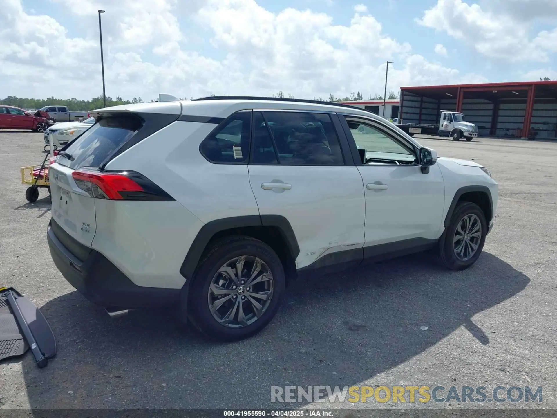 4 Photograph of a damaged car 2T3B6RFV8SW088261 TOYOTA RAV4 HYBRID 2025