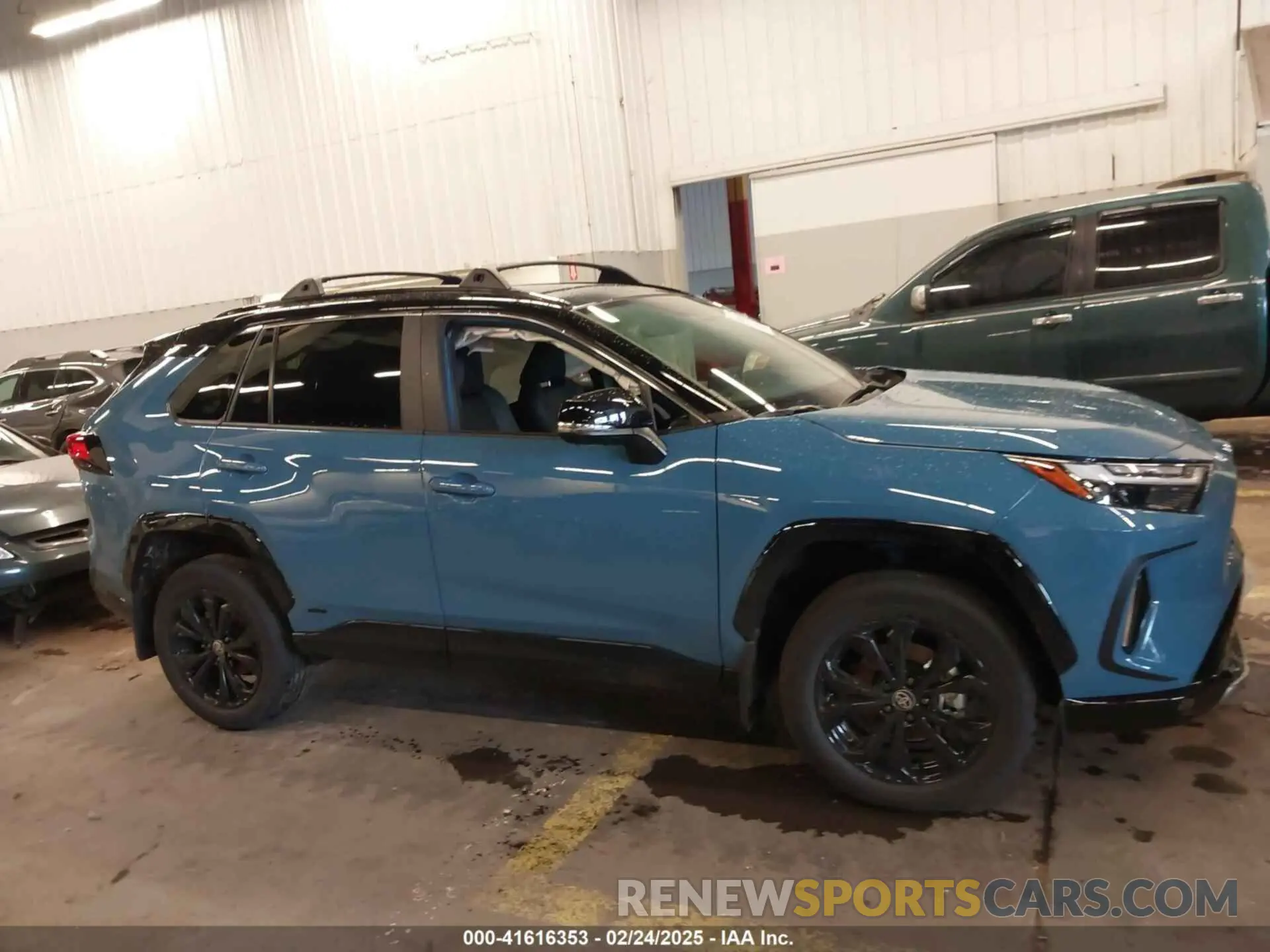 13 Photograph of a damaged car 2T3E6RFV9SW084748 TOYOTA RAV4 HYBRID 2025