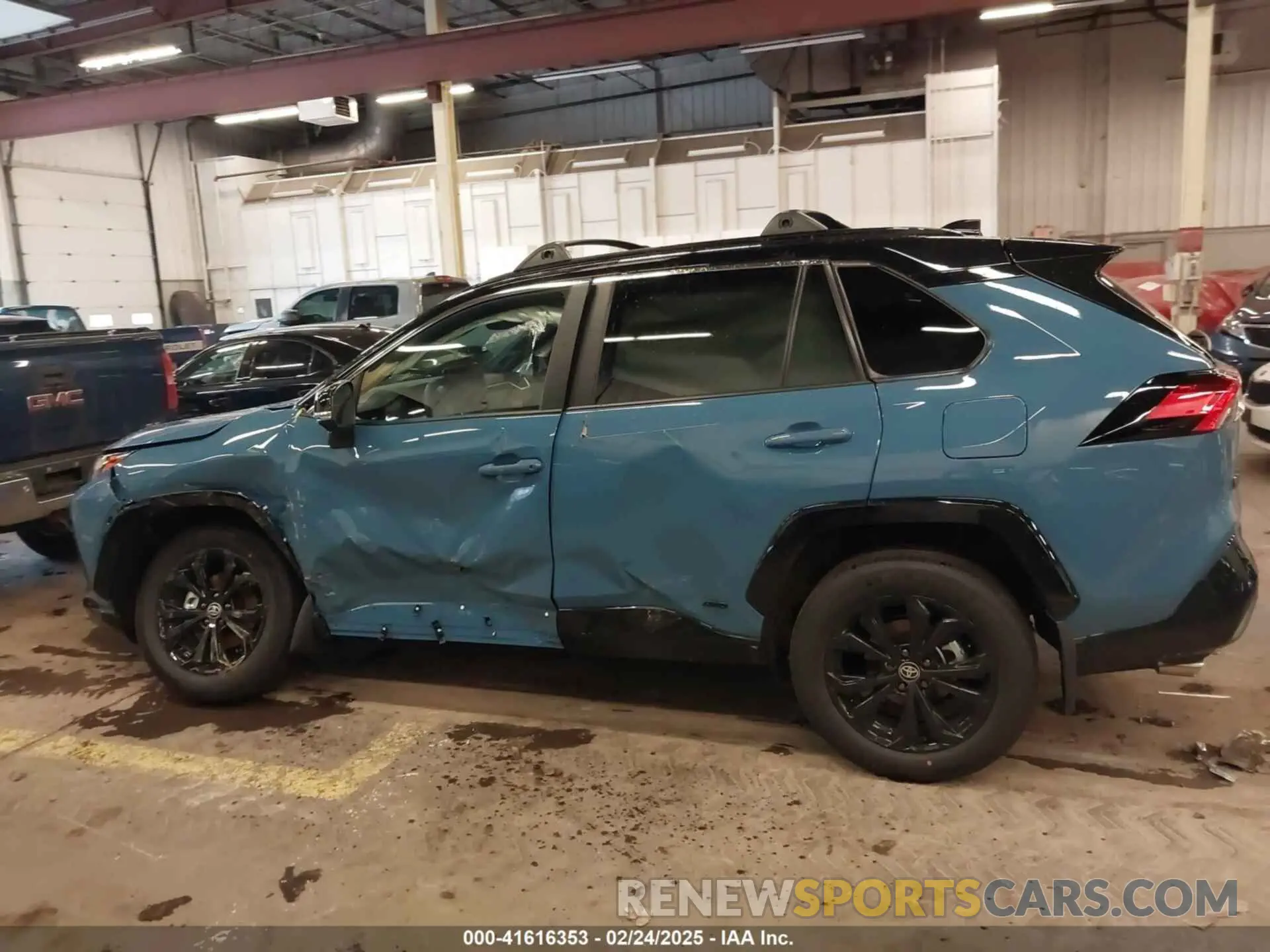 14 Photograph of a damaged car 2T3E6RFV9SW084748 TOYOTA RAV4 HYBRID 2025