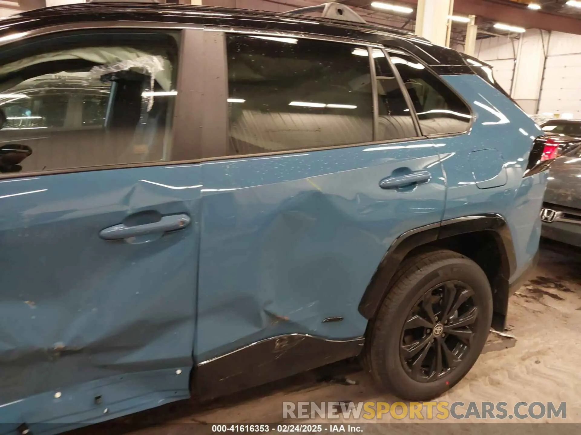 17 Photograph of a damaged car 2T3E6RFV9SW084748 TOYOTA RAV4 HYBRID 2025