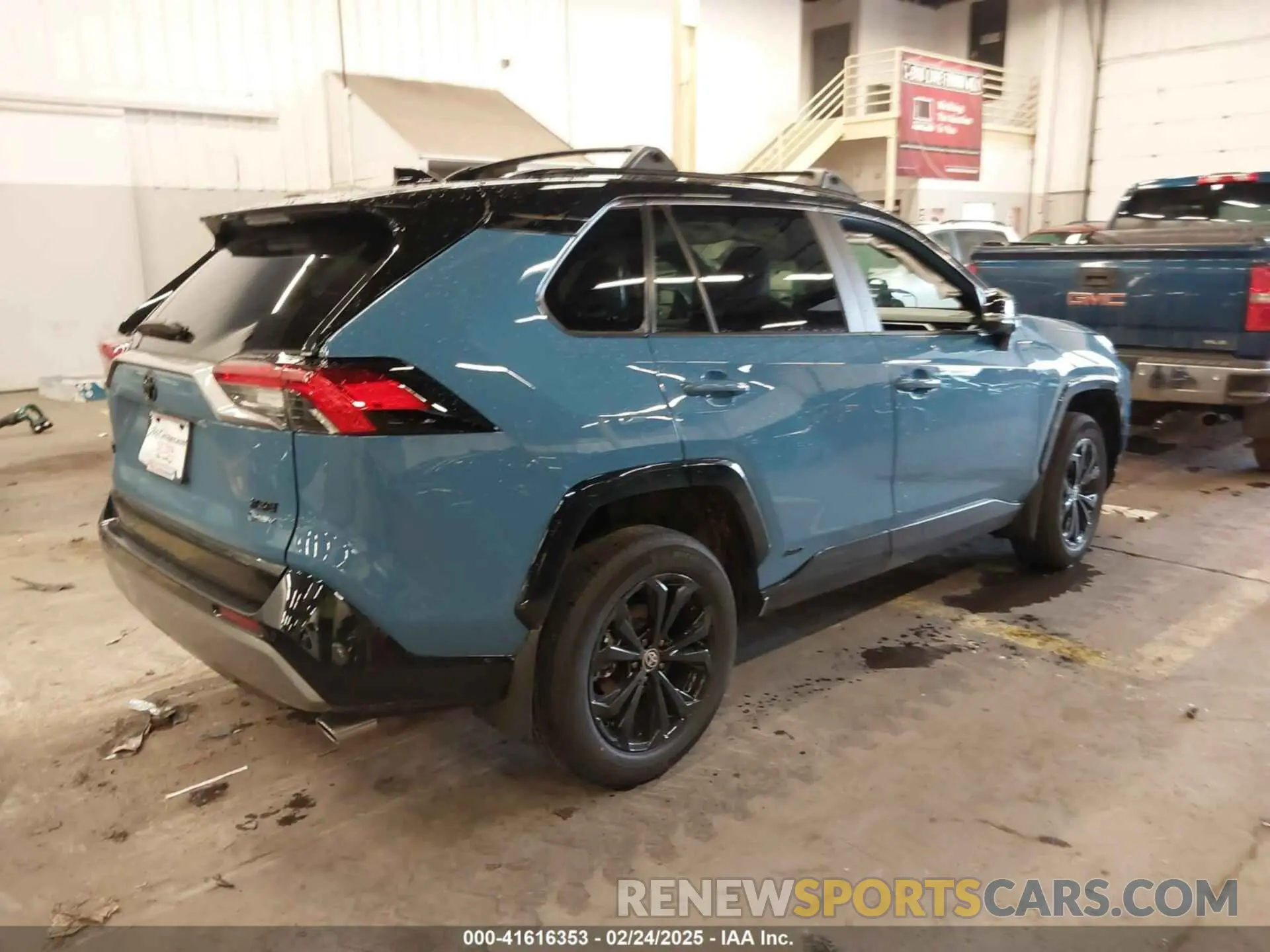 4 Photograph of a damaged car 2T3E6RFV9SW084748 TOYOTA RAV4 HYBRID 2025