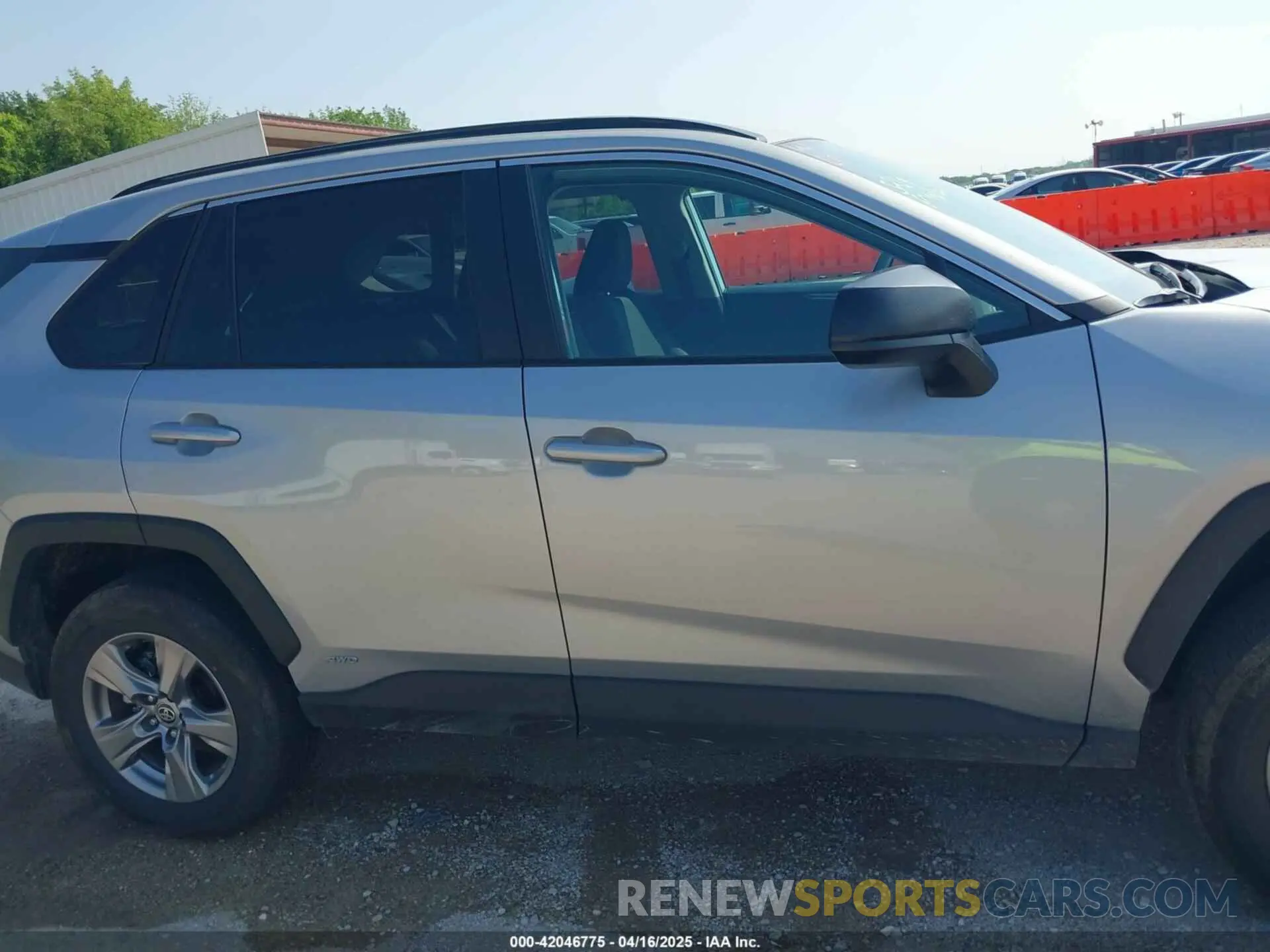 13 Photograph of a damaged car 2T3LWRFV0SW257287 TOYOTA RAV4 HYBRID 2025