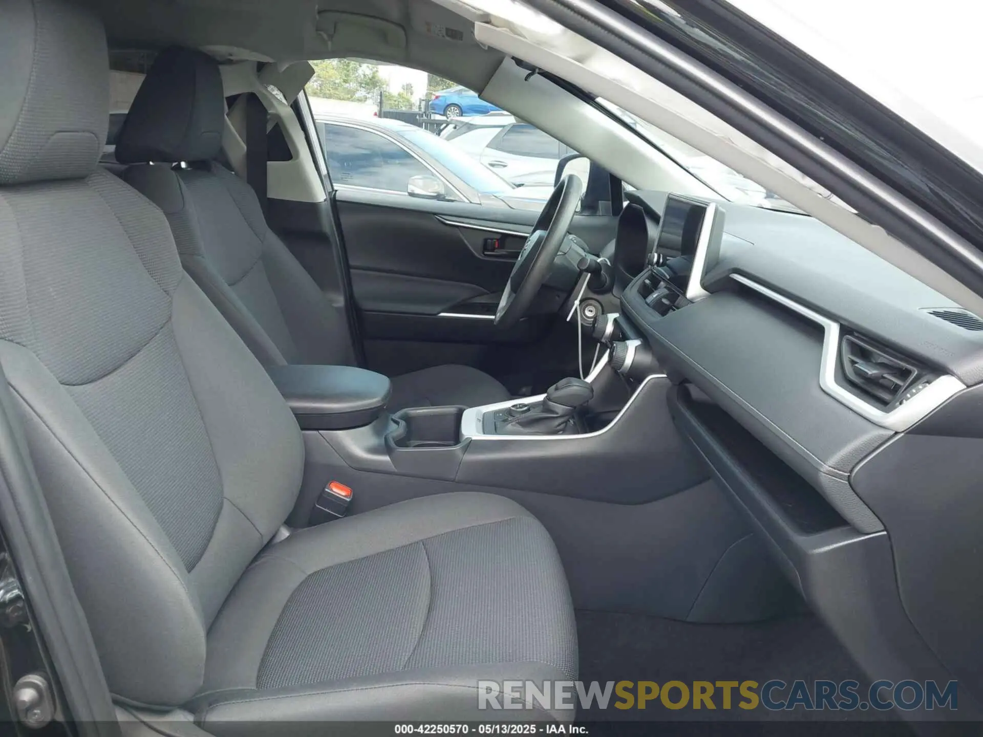 5 Photograph of a damaged car 2T3MWRFV9SW262802 TOYOTA RAV4 HYBRID 2025