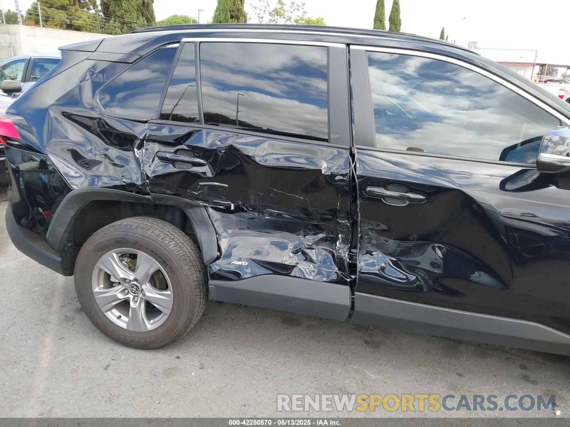 6 Photograph of a damaged car 2T3MWRFV9SW262802 TOYOTA RAV4 HYBRID 2025