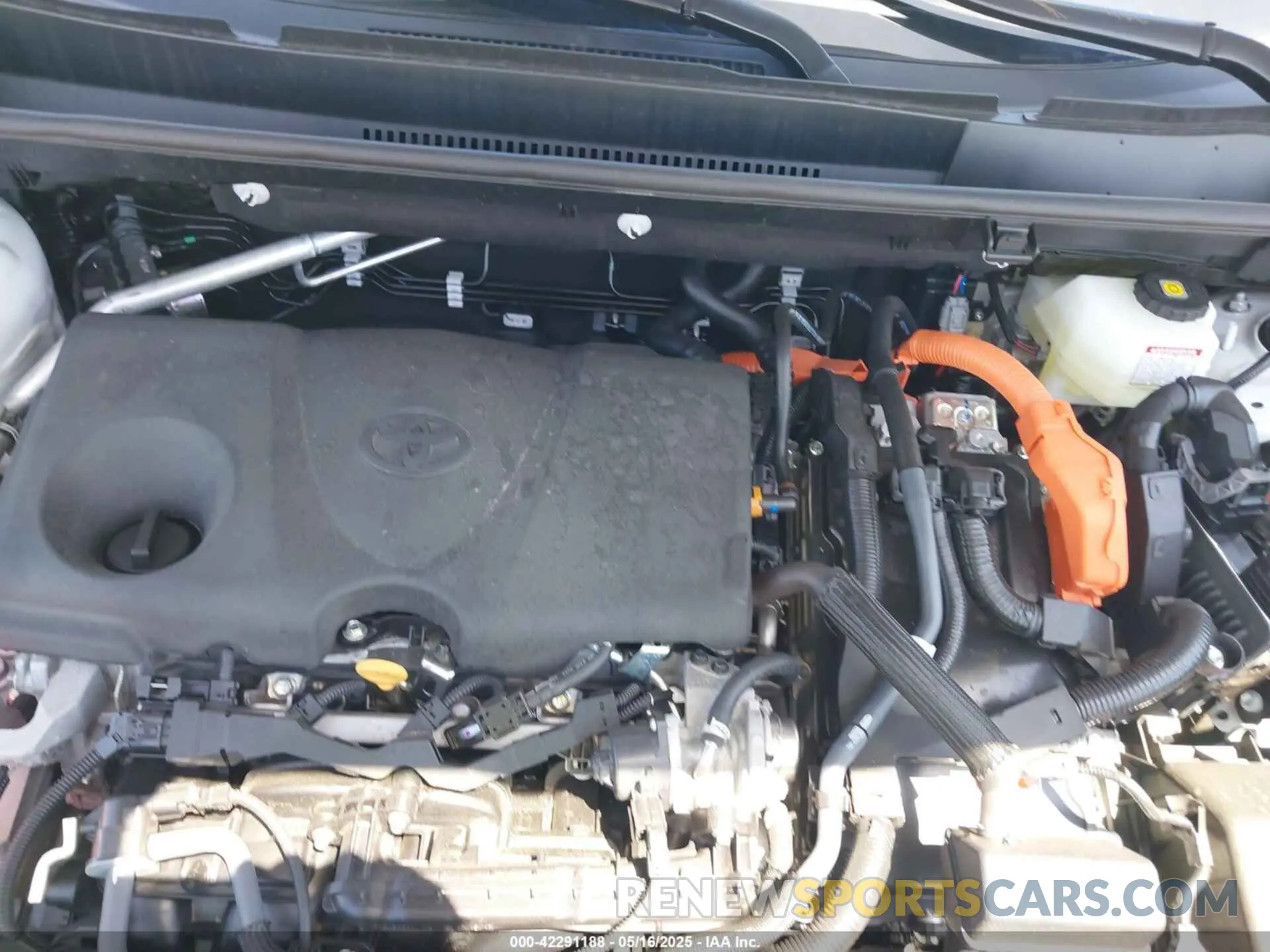 10 Photograph of a damaged car 2T3RWRFV0SW272575 TOYOTA RAV4 HYBRID 2025