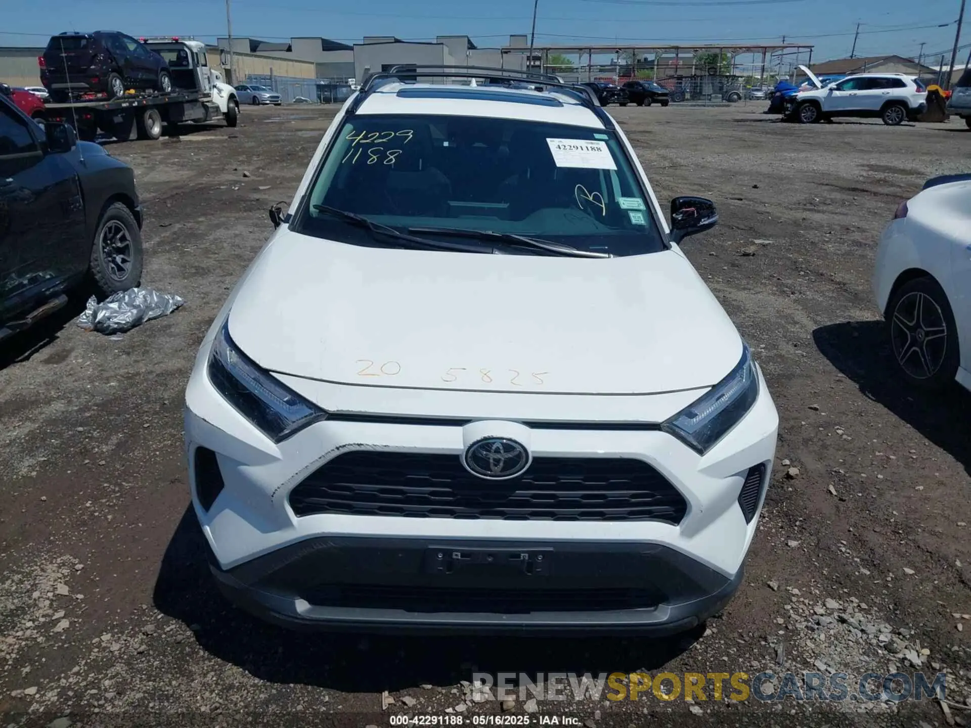 11 Photograph of a damaged car 2T3RWRFV0SW272575 TOYOTA RAV4 HYBRID 2025