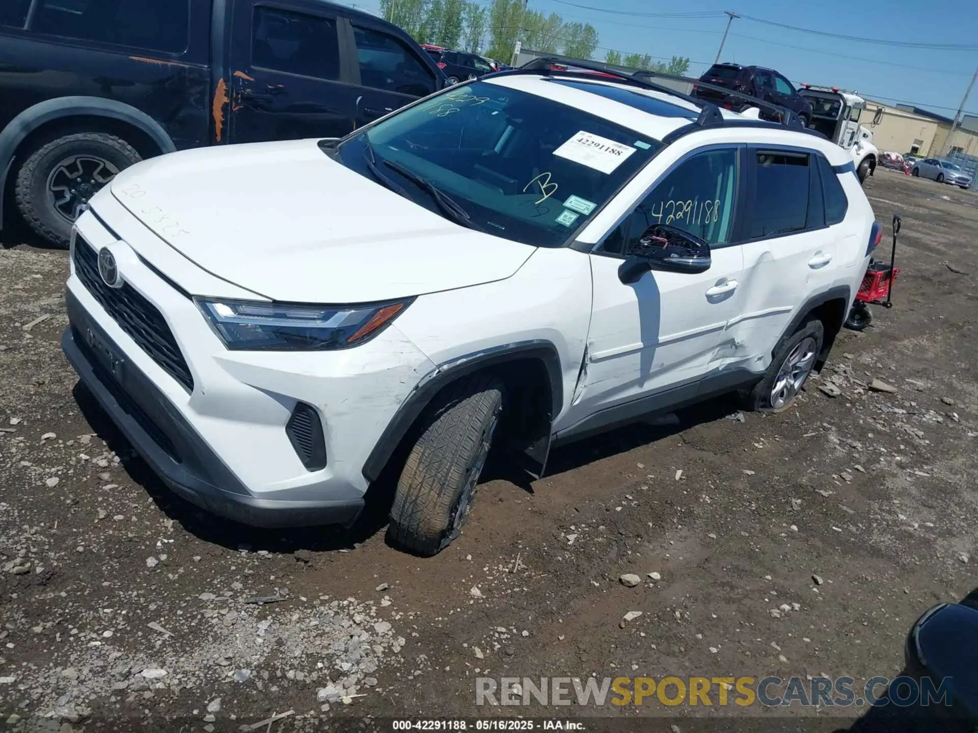 2 Photograph of a damaged car 2T3RWRFV0SW272575 TOYOTA RAV4 HYBRID 2025