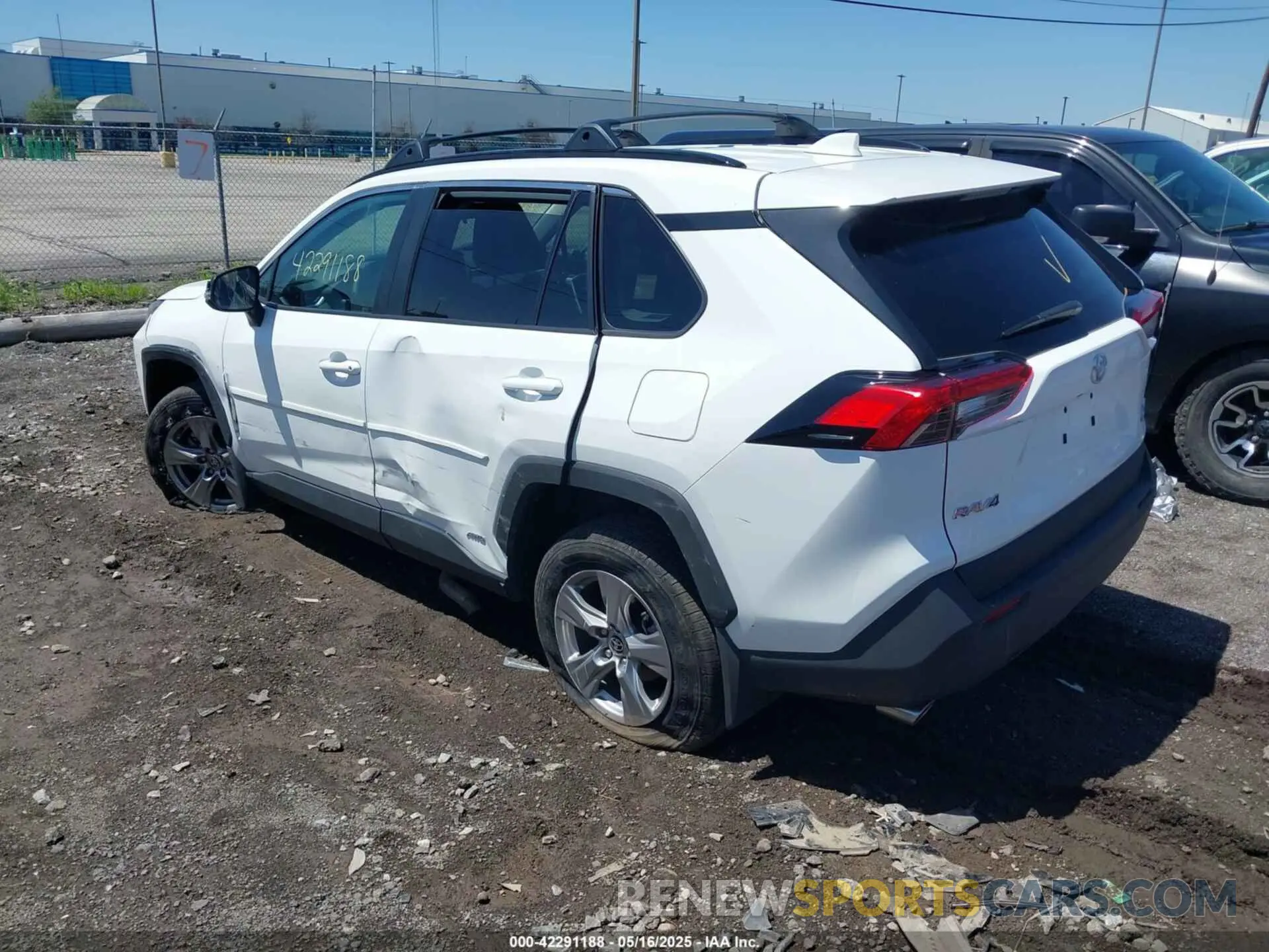 3 Photograph of a damaged car 2T3RWRFV0SW272575 TOYOTA RAV4 HYBRID 2025