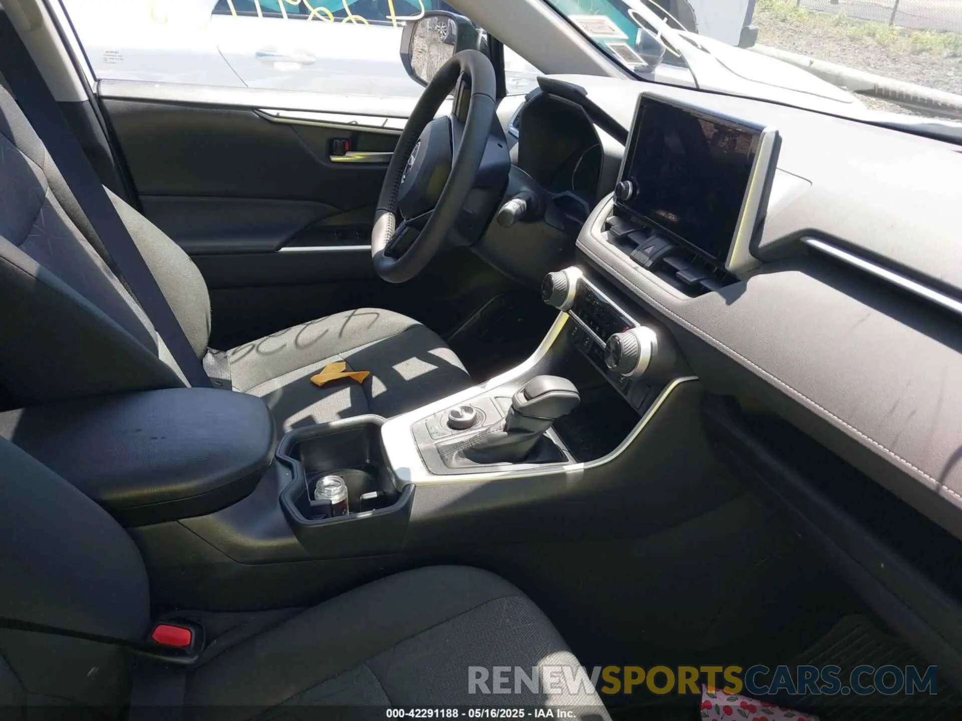 5 Photograph of a damaged car 2T3RWRFV0SW272575 TOYOTA RAV4 HYBRID 2025
