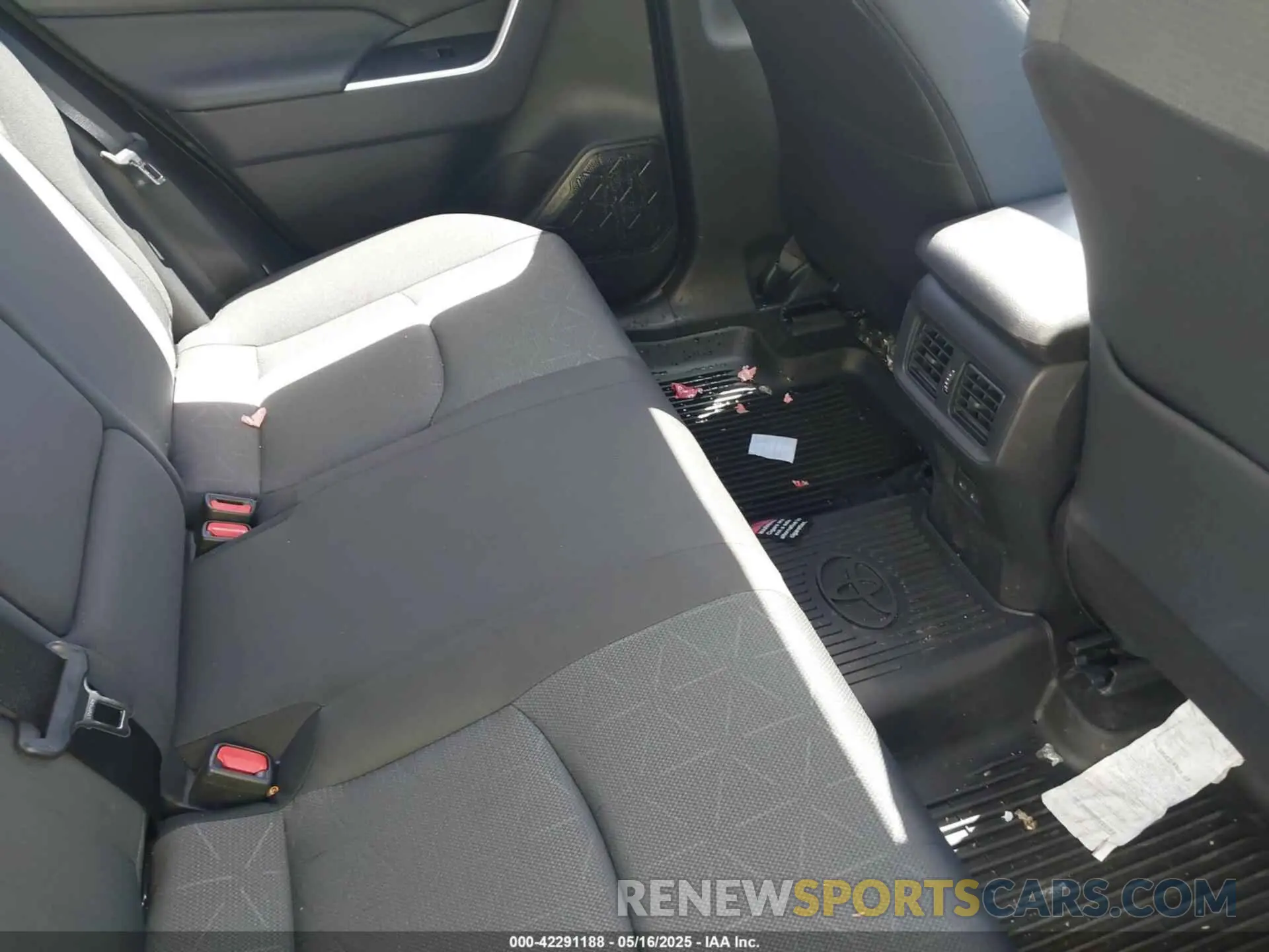 8 Photograph of a damaged car 2T3RWRFV0SW272575 TOYOTA RAV4 HYBRID 2025