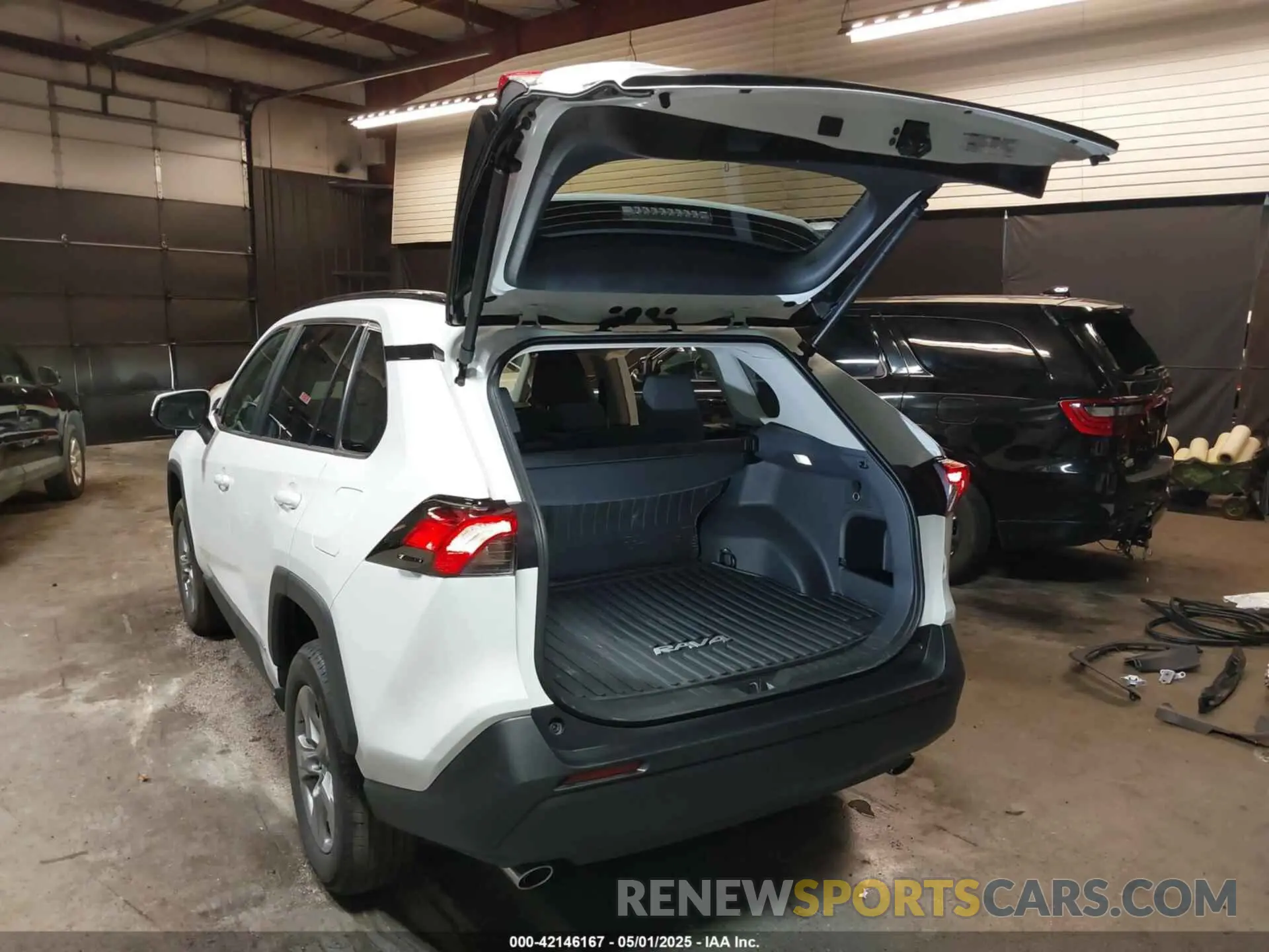 3 Photograph of a damaged car 2T3RWRFV0SW275623 TOYOTA RAV4 HYBRID 2025
