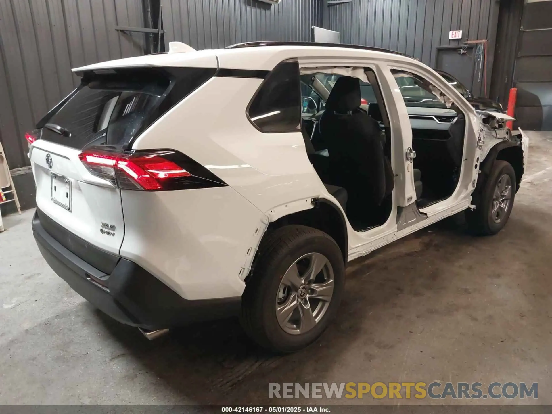 4 Photograph of a damaged car 2T3RWRFV0SW275623 TOYOTA RAV4 HYBRID 2025
