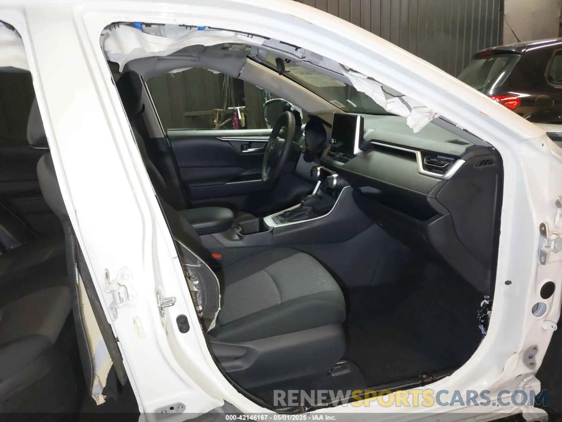 5 Photograph of a damaged car 2T3RWRFV0SW275623 TOYOTA RAV4 HYBRID 2025