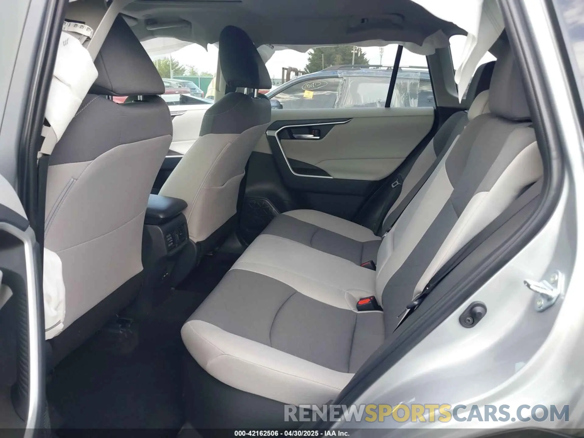 8 Photograph of a damaged car 2T3RWRFV7SW268703 TOYOTA RAV4 HYBRID 2025