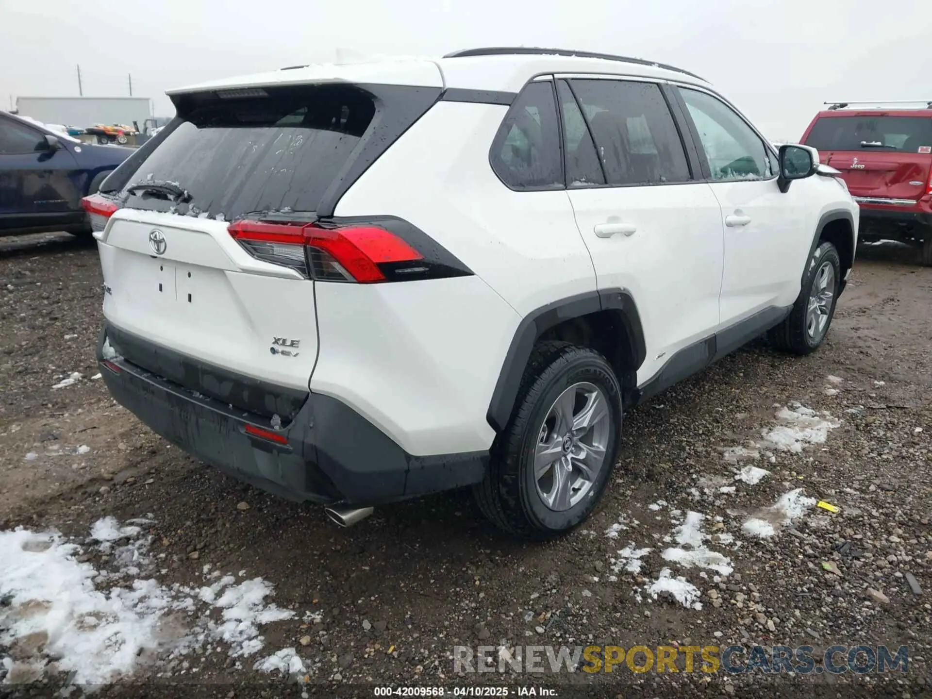 4 Photograph of a damaged car 2T3RWRFV8SW265681 TOYOTA RAV4 HYBRID 2025