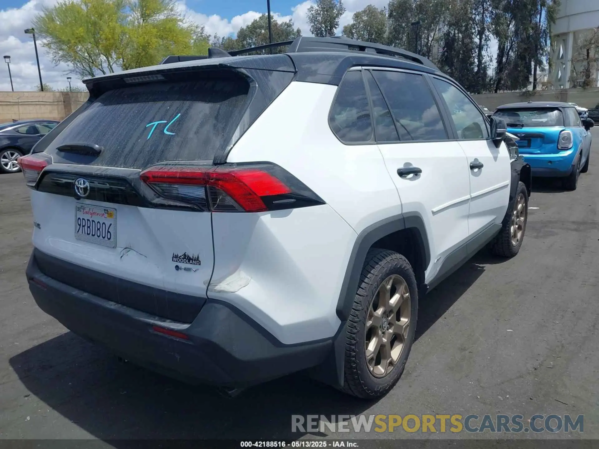 4 Photograph of a damaged car 2T3UWRFV0SW254023 TOYOTA RAV4 HYBRID 2025