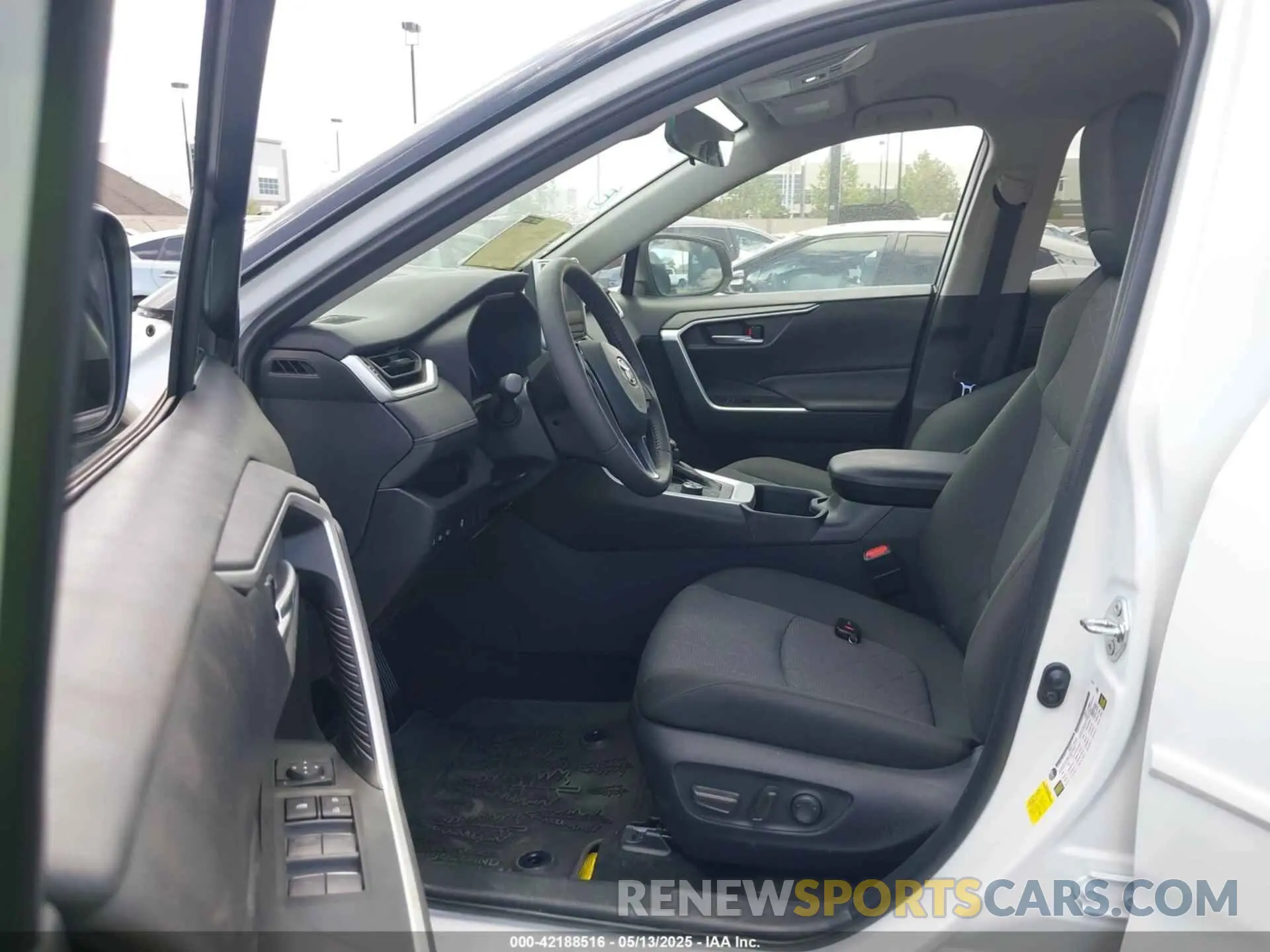5 Photograph of a damaged car 2T3UWRFV0SW254023 TOYOTA RAV4 HYBRID 2025