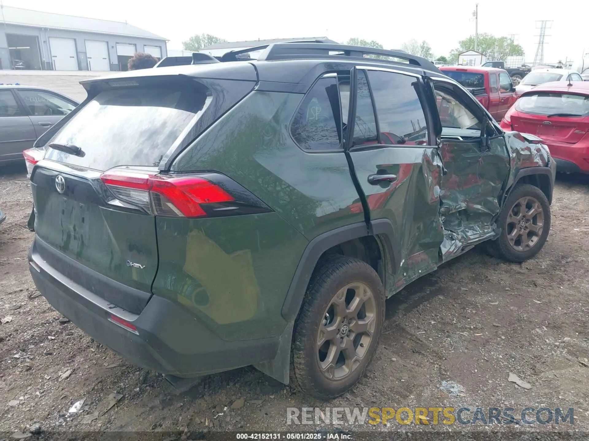 4 Photograph of a damaged car 2T3UWRFV1SW260252 TOYOTA RAV4 HYBRID 2025