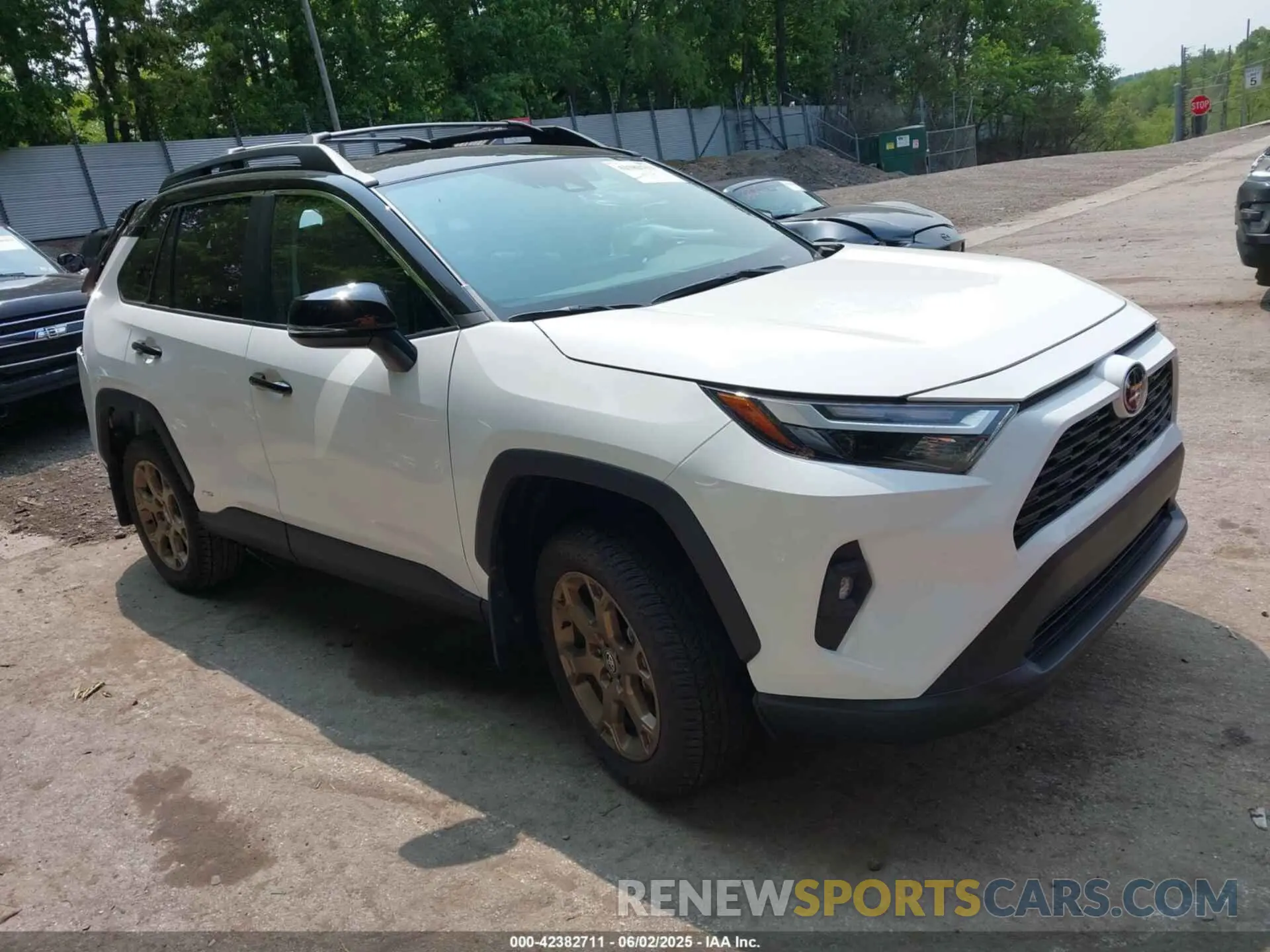 1 Photograph of a damaged car 2T3UWRFV3SW262939 TOYOTA RAV4 HYBRID 2025