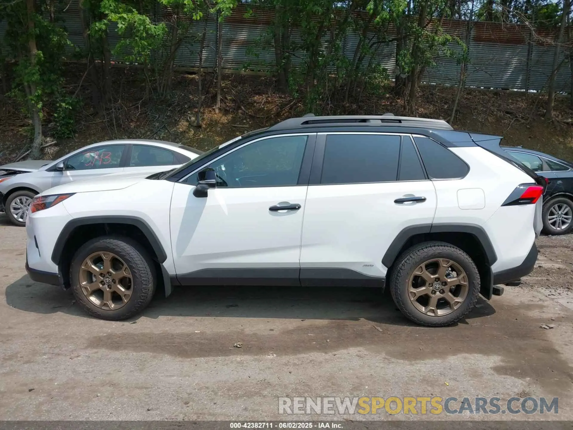 14 Photograph of a damaged car 2T3UWRFV3SW262939 TOYOTA RAV4 HYBRID 2025