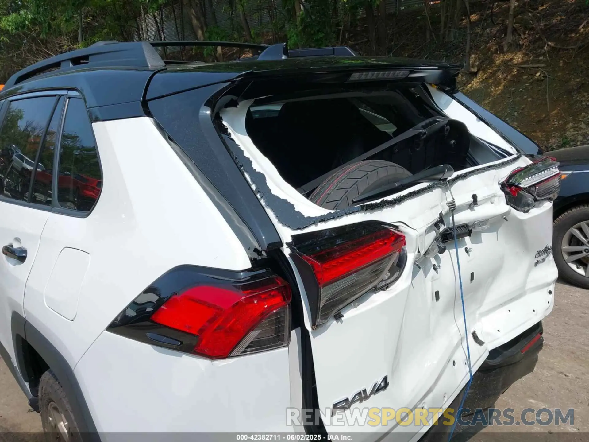 19 Photograph of a damaged car 2T3UWRFV3SW262939 TOYOTA RAV4 HYBRID 2025