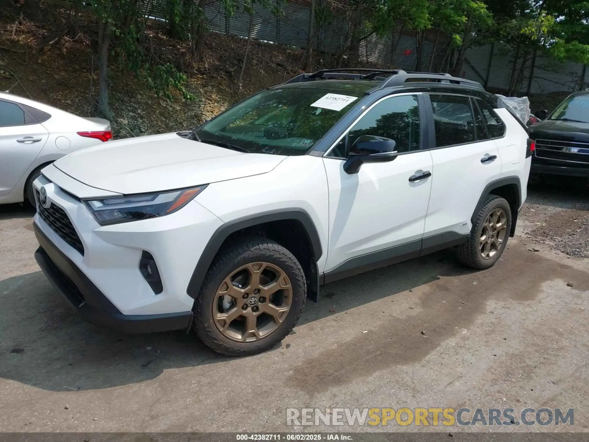 2 Photograph of a damaged car 2T3UWRFV3SW262939 TOYOTA RAV4 HYBRID 2025