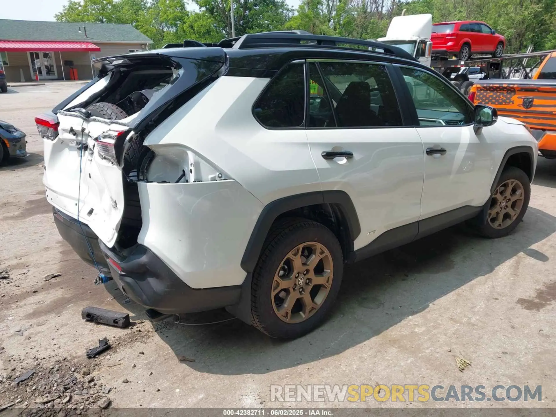 4 Photograph of a damaged car 2T3UWRFV3SW262939 TOYOTA RAV4 HYBRID 2025