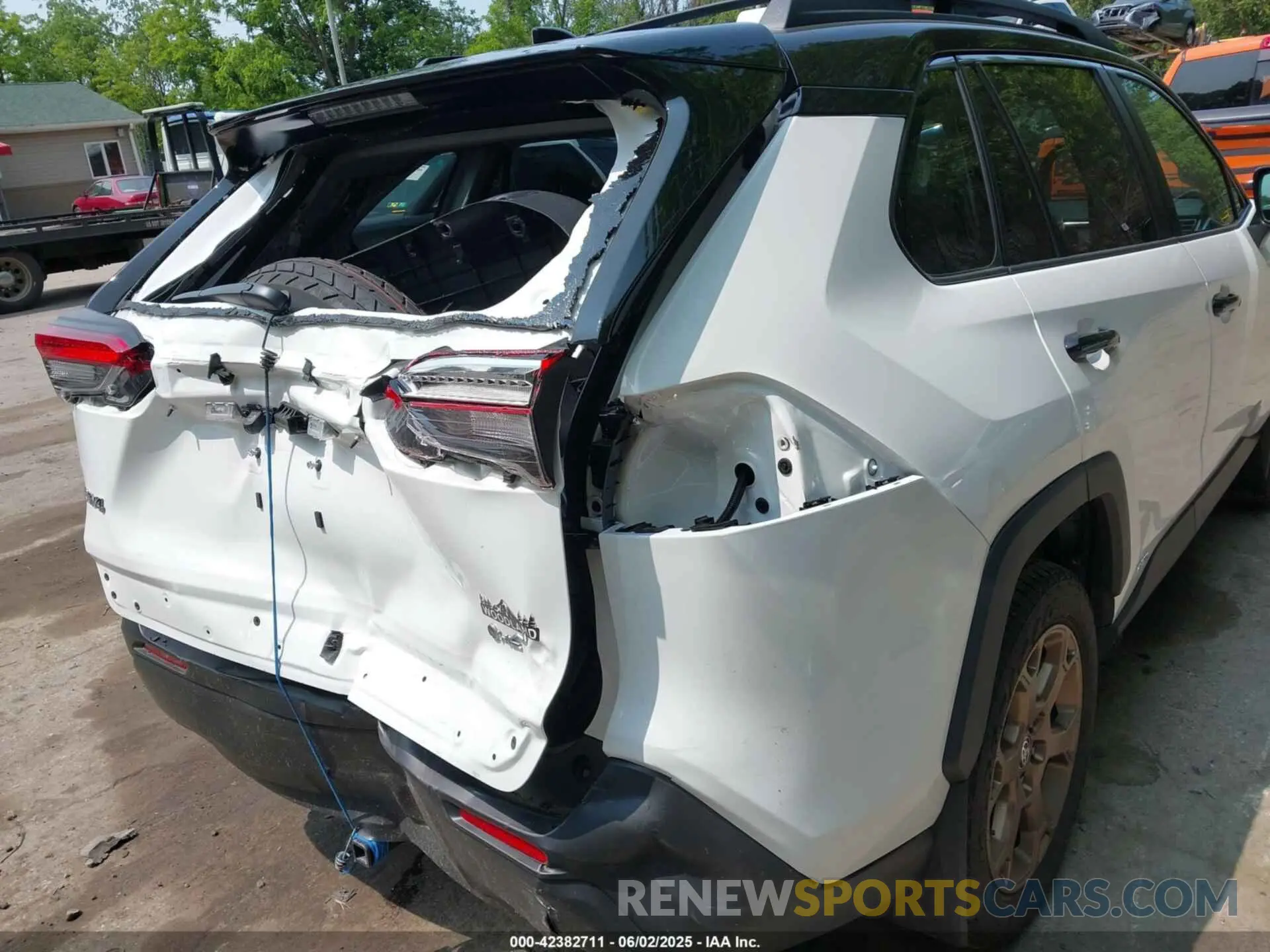 6 Photograph of a damaged car 2T3UWRFV3SW262939 TOYOTA RAV4 HYBRID 2025