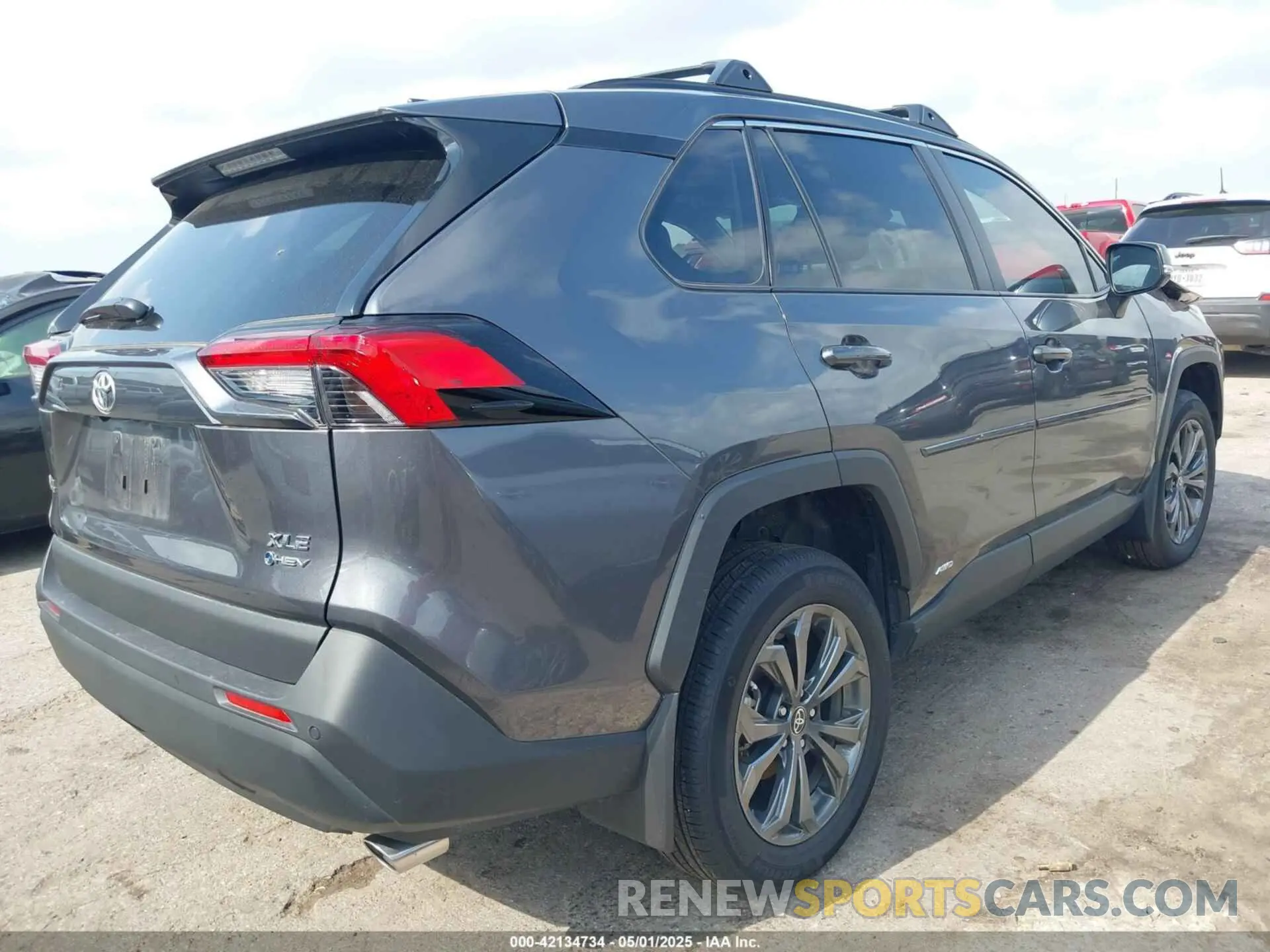 4 Photograph of a damaged car 4T3B6RFV0SU176396 TOYOTA RAV4 HYBRID 2025