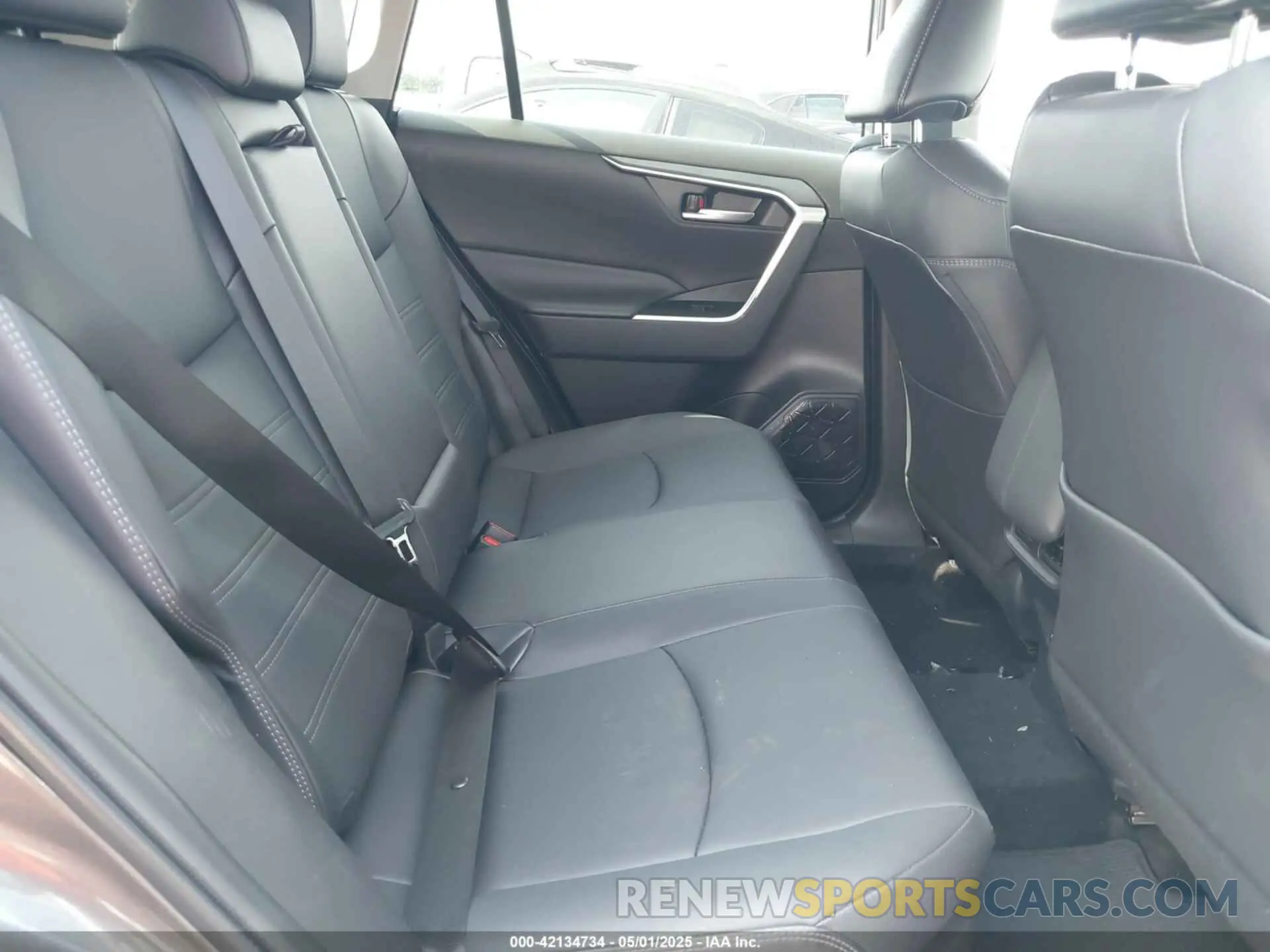 8 Photograph of a damaged car 4T3B6RFV0SU176396 TOYOTA RAV4 HYBRID 2025