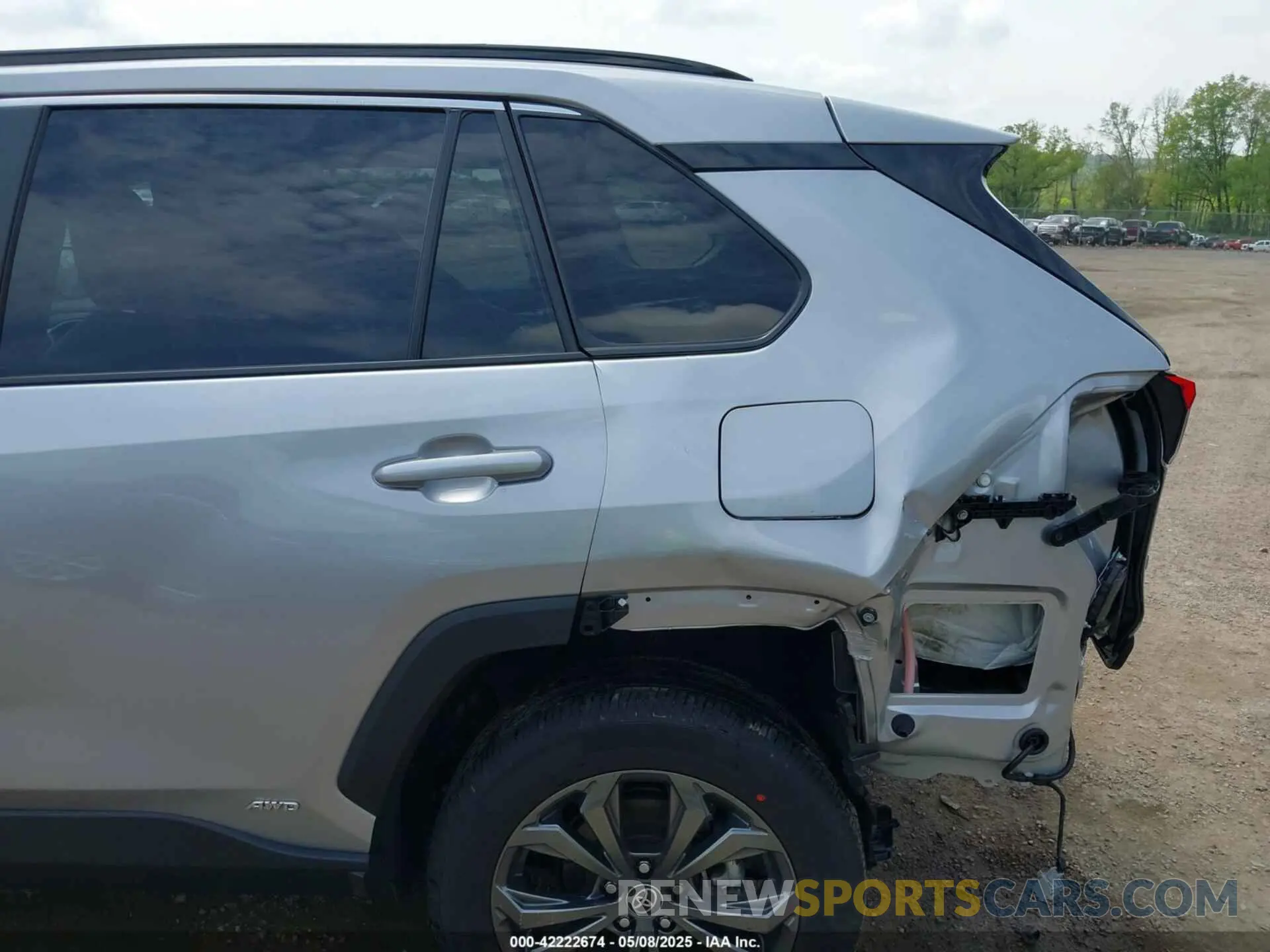 18 Photograph of a damaged car 4T3B6RFVXSU178530 TOYOTA RAV4 HYBRID 2025