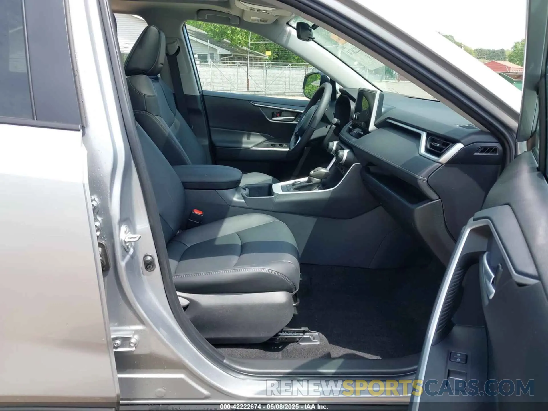 5 Photograph of a damaged car 4T3B6RFVXSU178530 TOYOTA RAV4 HYBRID 2025